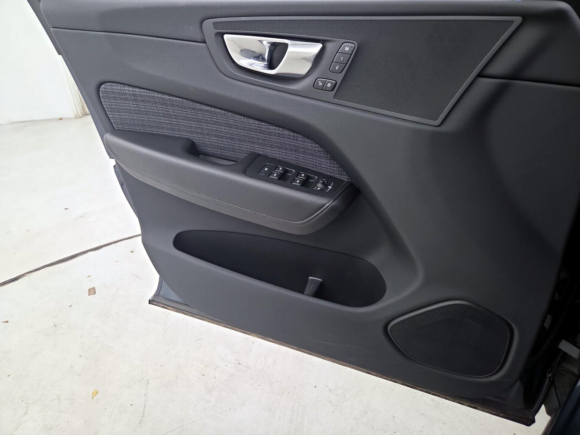 Thumbnail: 2023 Volvo XC60 - 12