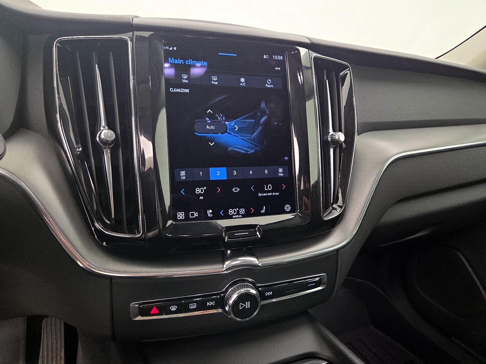 Thumbnail: 2023 Volvo XC60 - 17