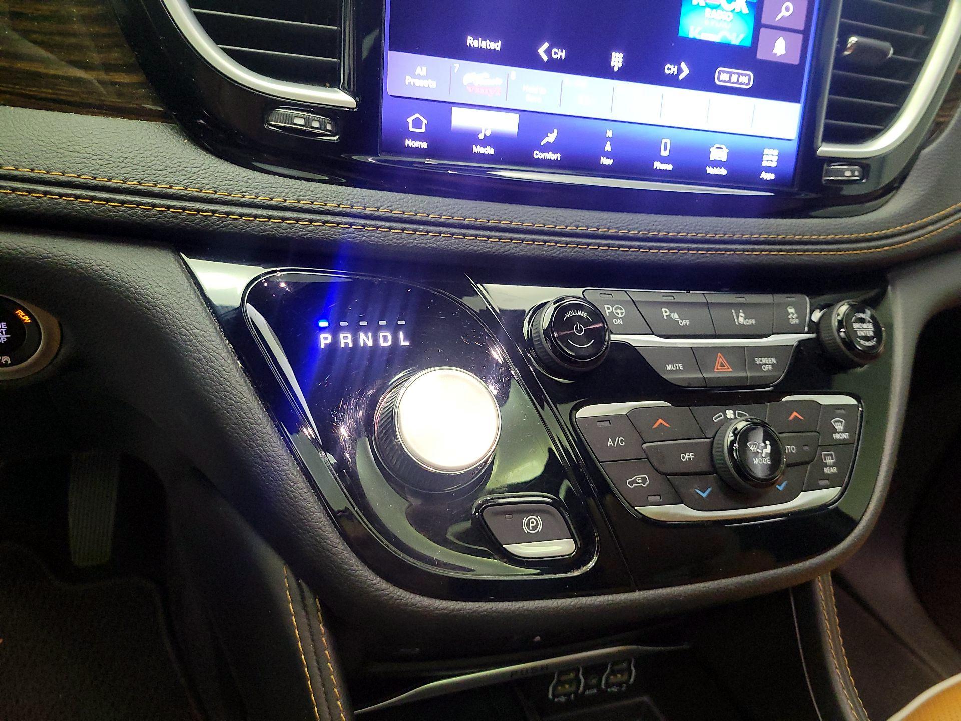 Thumbnail: 2023 Chrysler Pacifica - 16