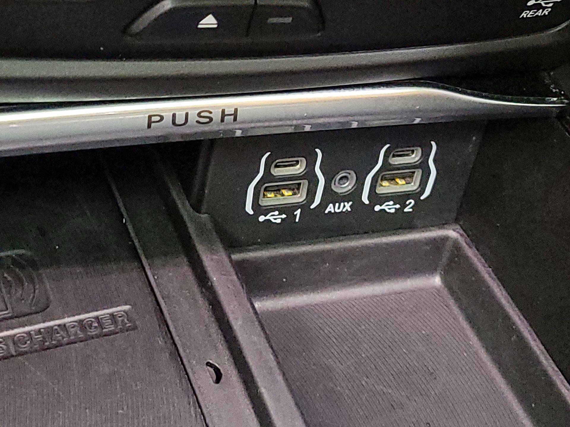 Thumbnail: 2023 Chrysler Pacifica - 17