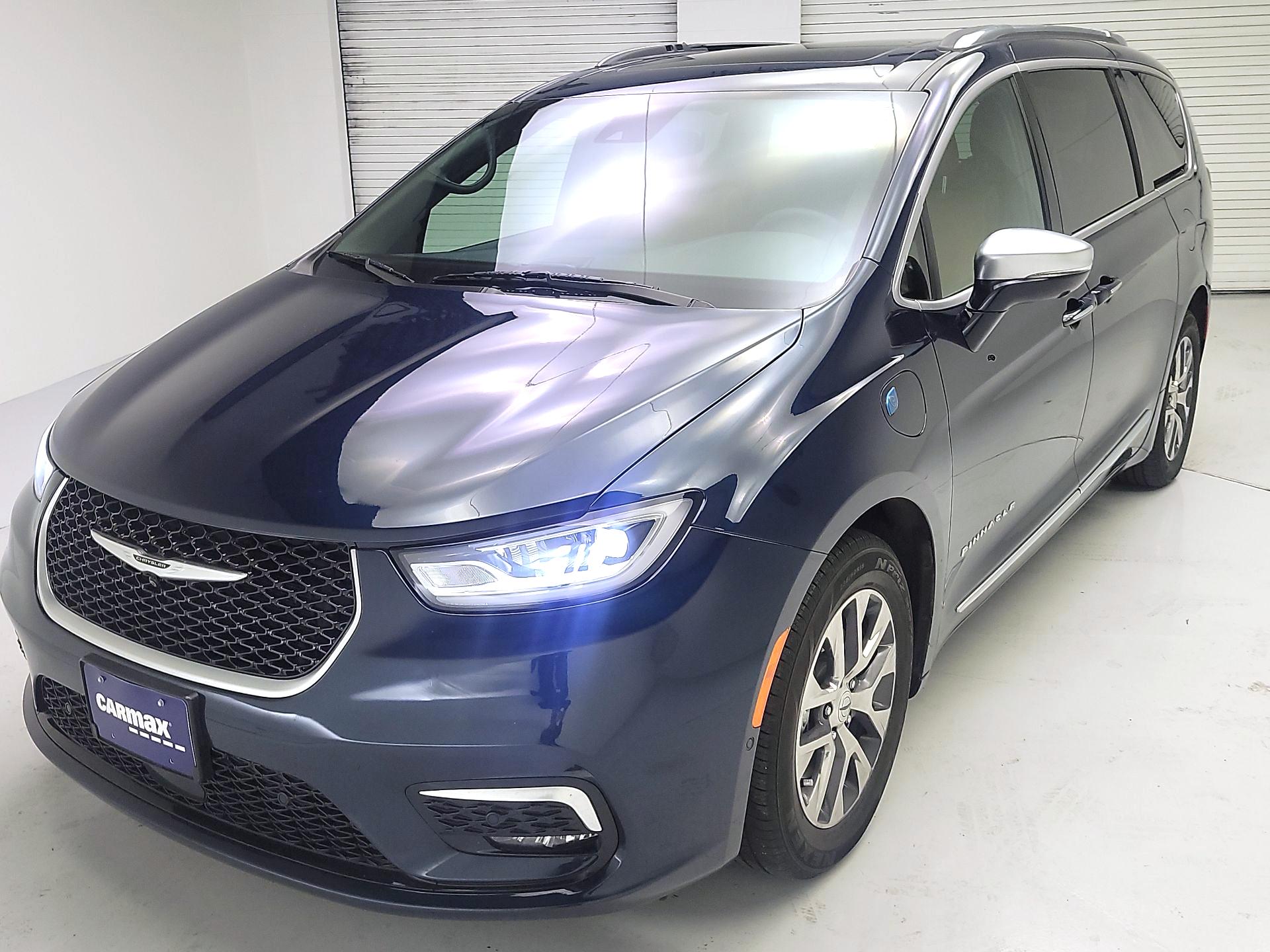 Thumbnail: 2023 Chrysler Pacifica - 3