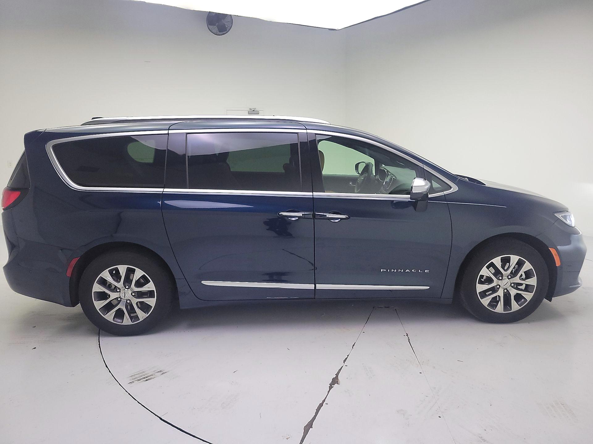 Thumbnail: 2023 Chrysler Pacifica - 4