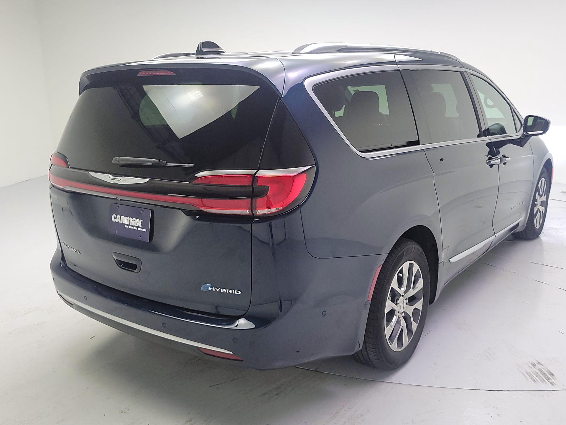 Thumbnail: 2023 Chrysler Pacifica - 5