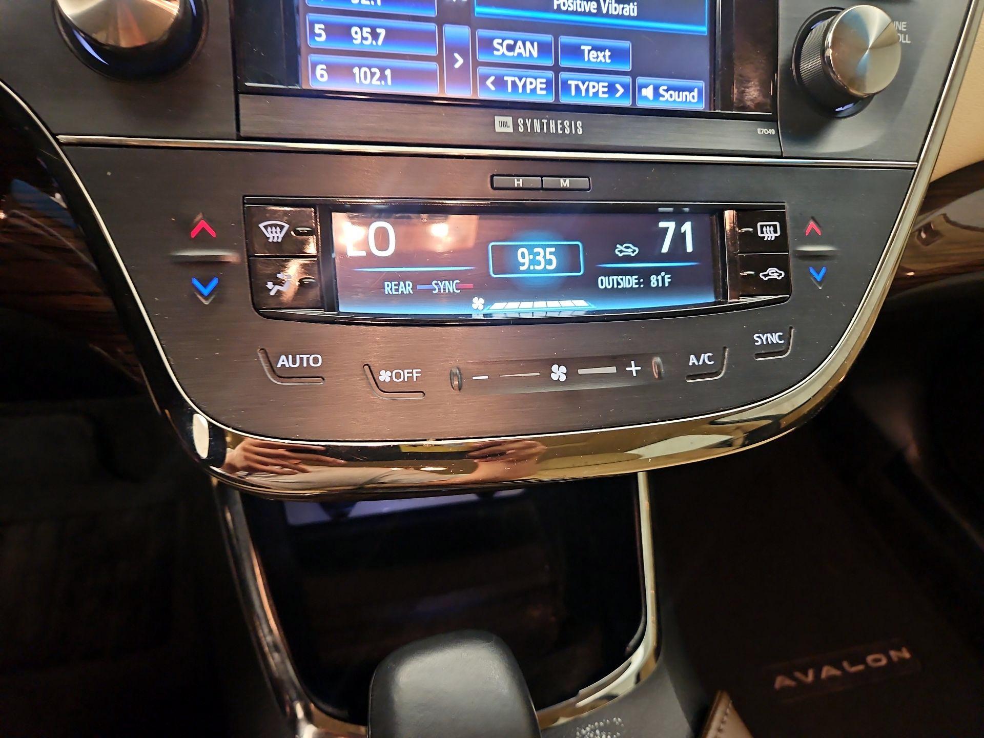 Thumbnail: 2014 Toyota Avalon - 15