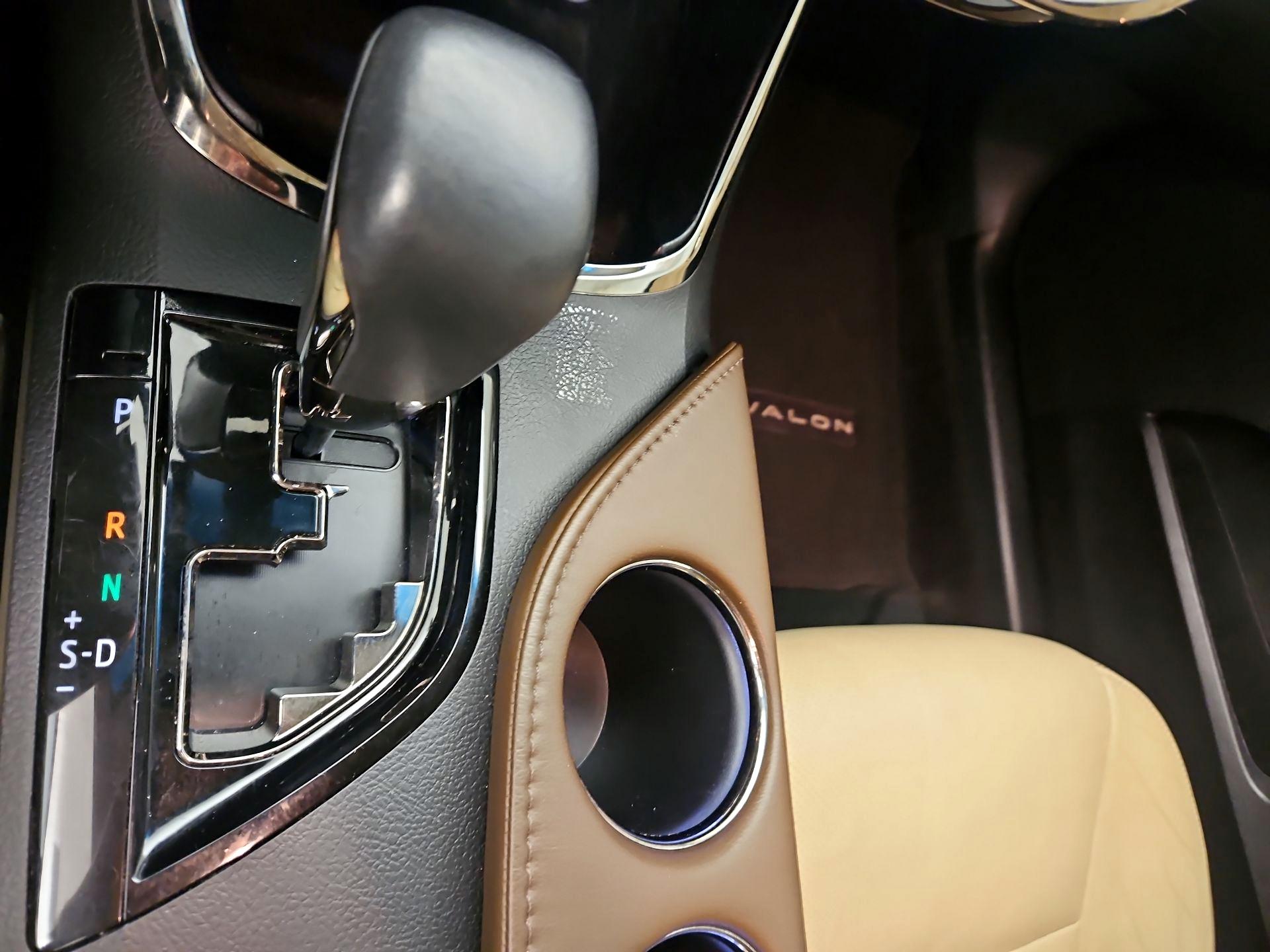 Thumbnail: 2014 Toyota Avalon - 16