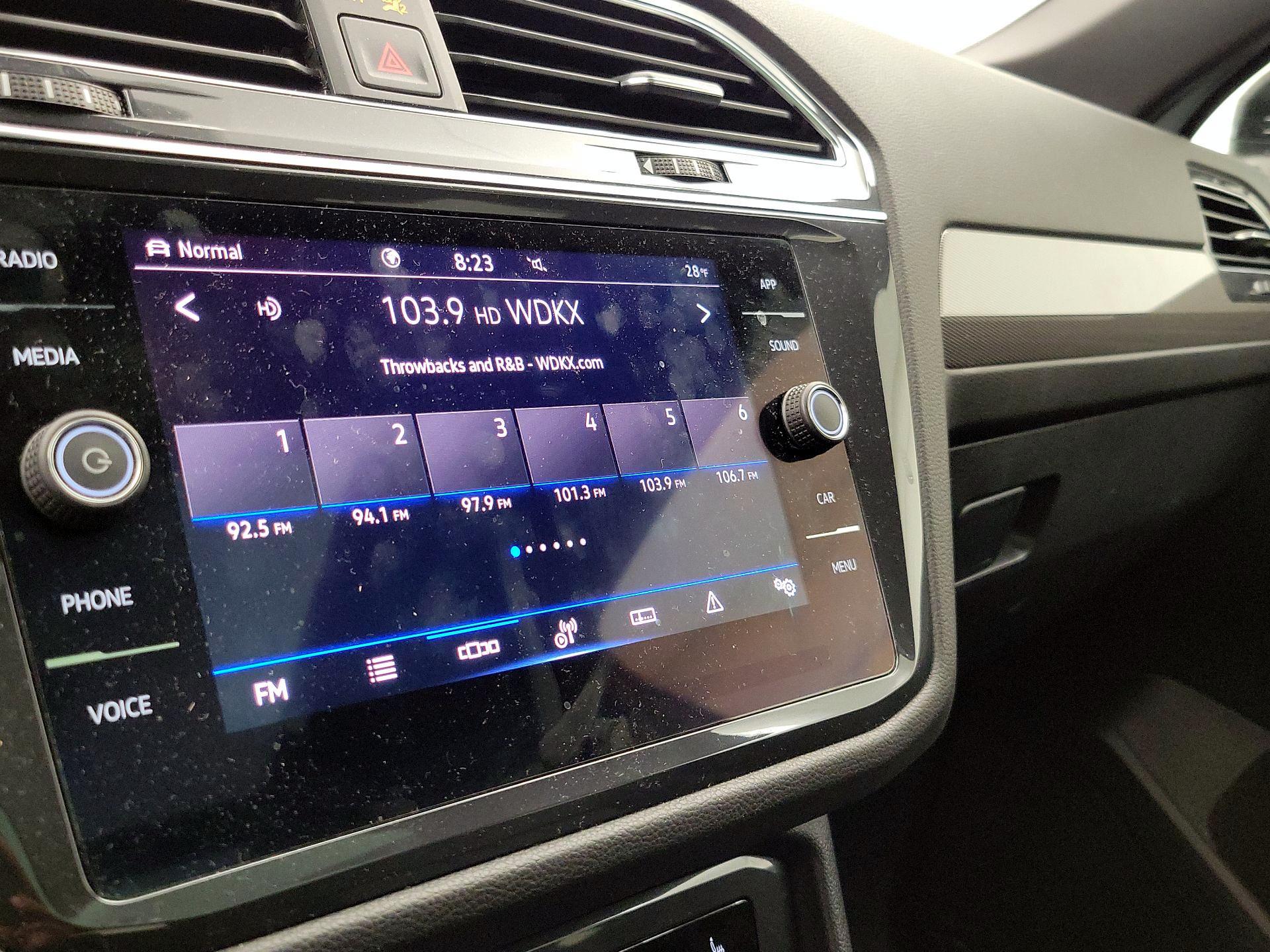 Thumbnail: 2022 Volkswagen Tiguan - 15