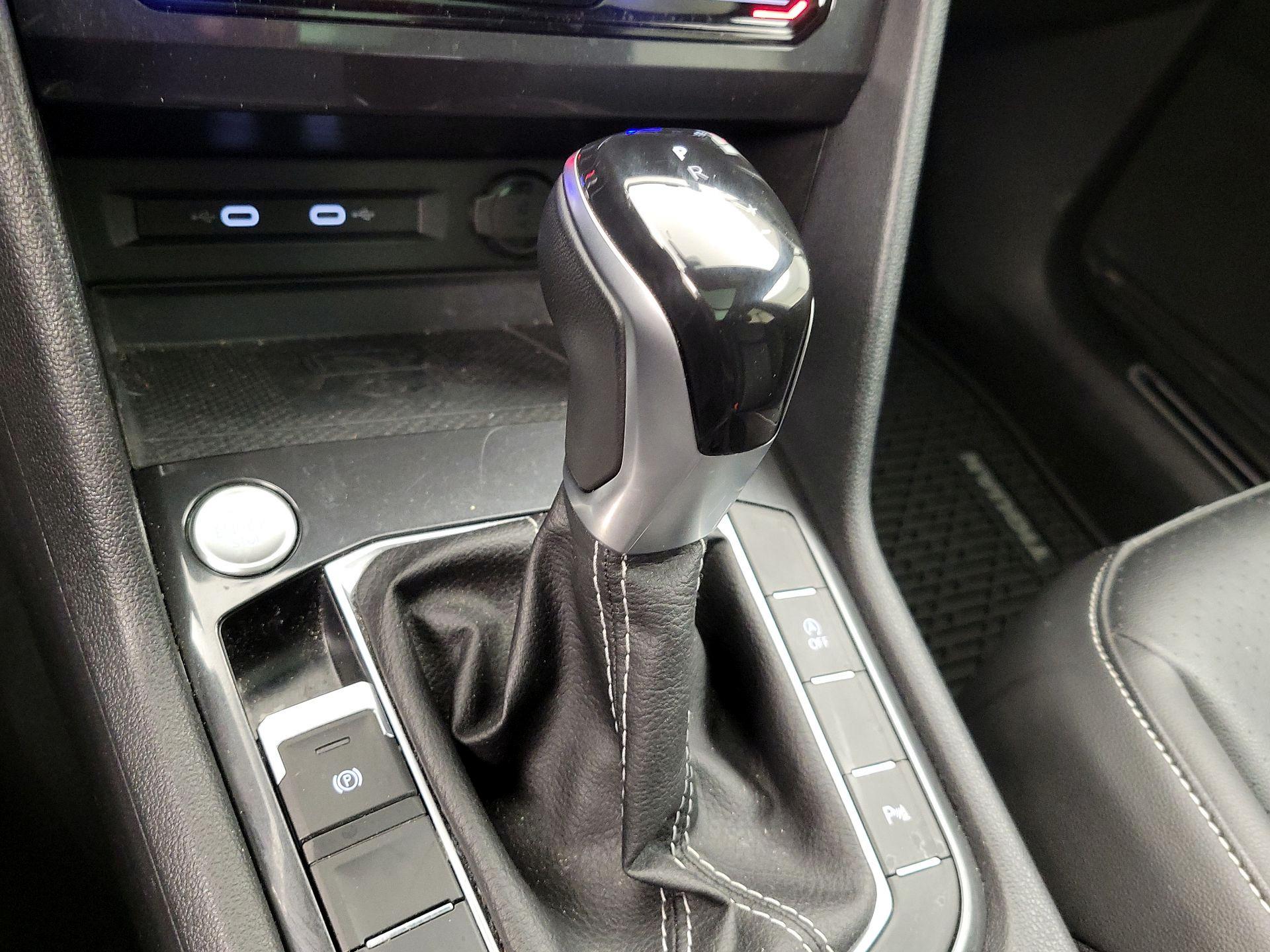 Thumbnail: 2022 Volkswagen Tiguan - 17