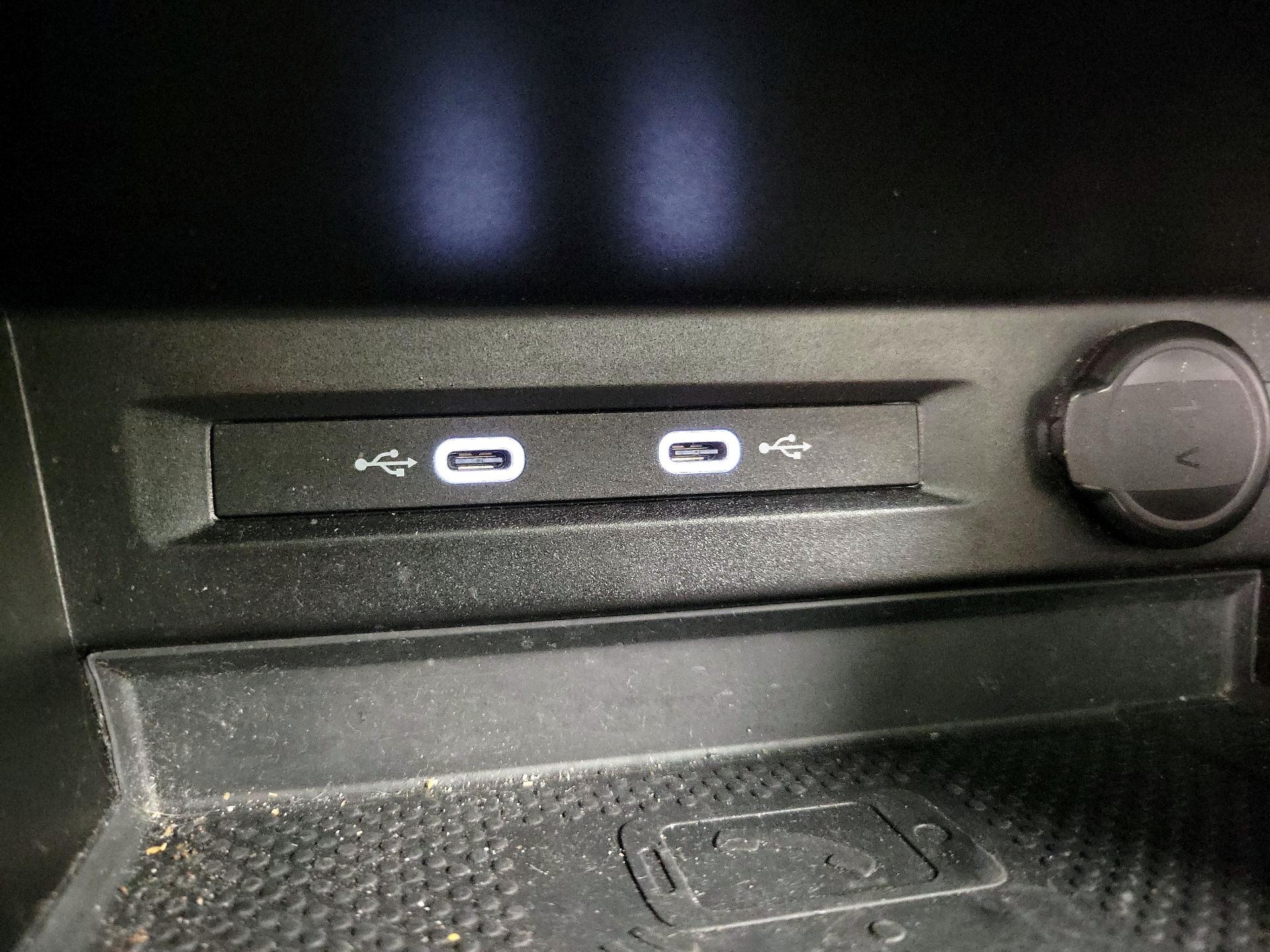 Thumbnail: 2022 Volkswagen Tiguan - 18