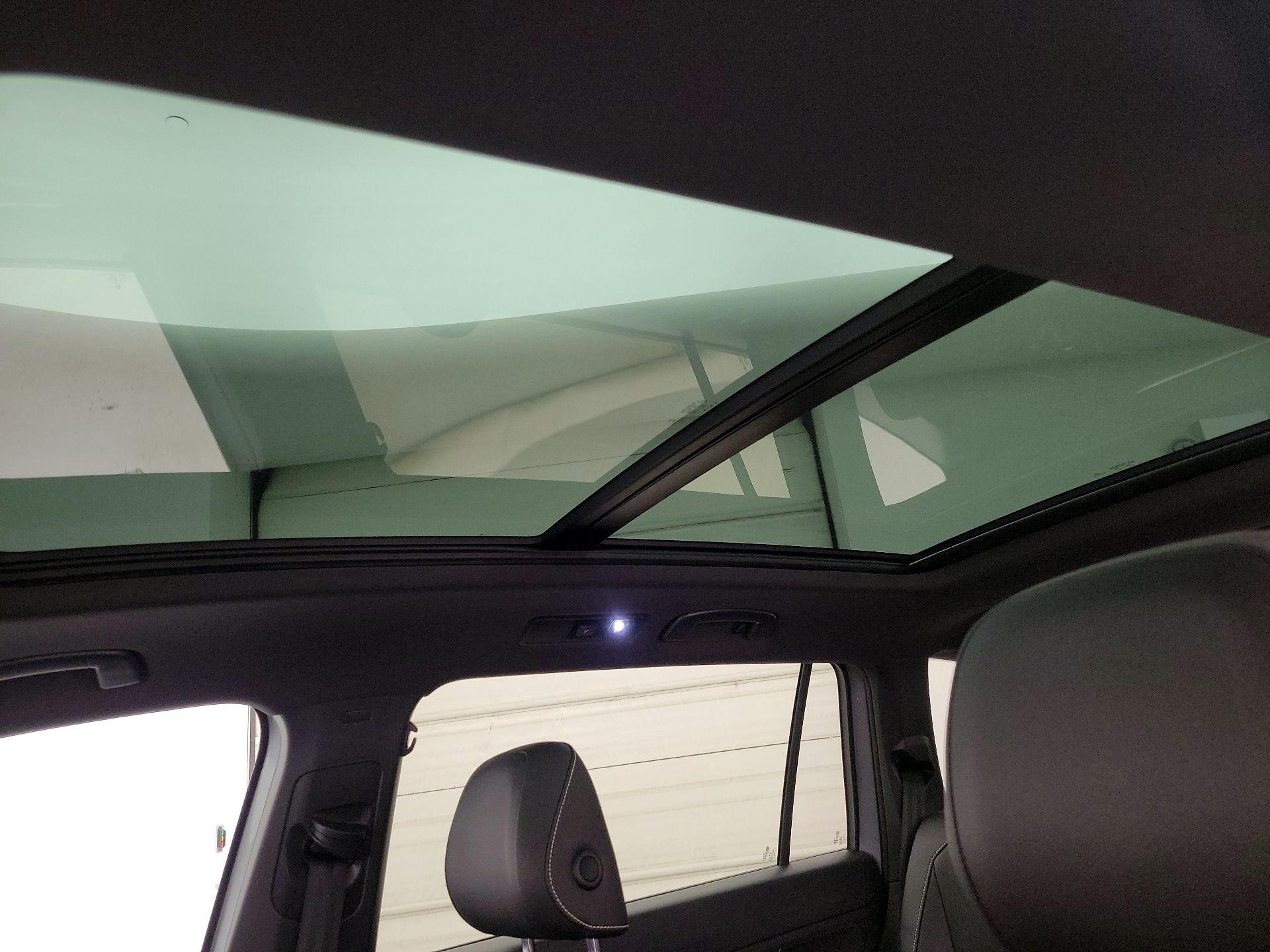 Thumbnail: 2022 Volkswagen Tiguan - 19