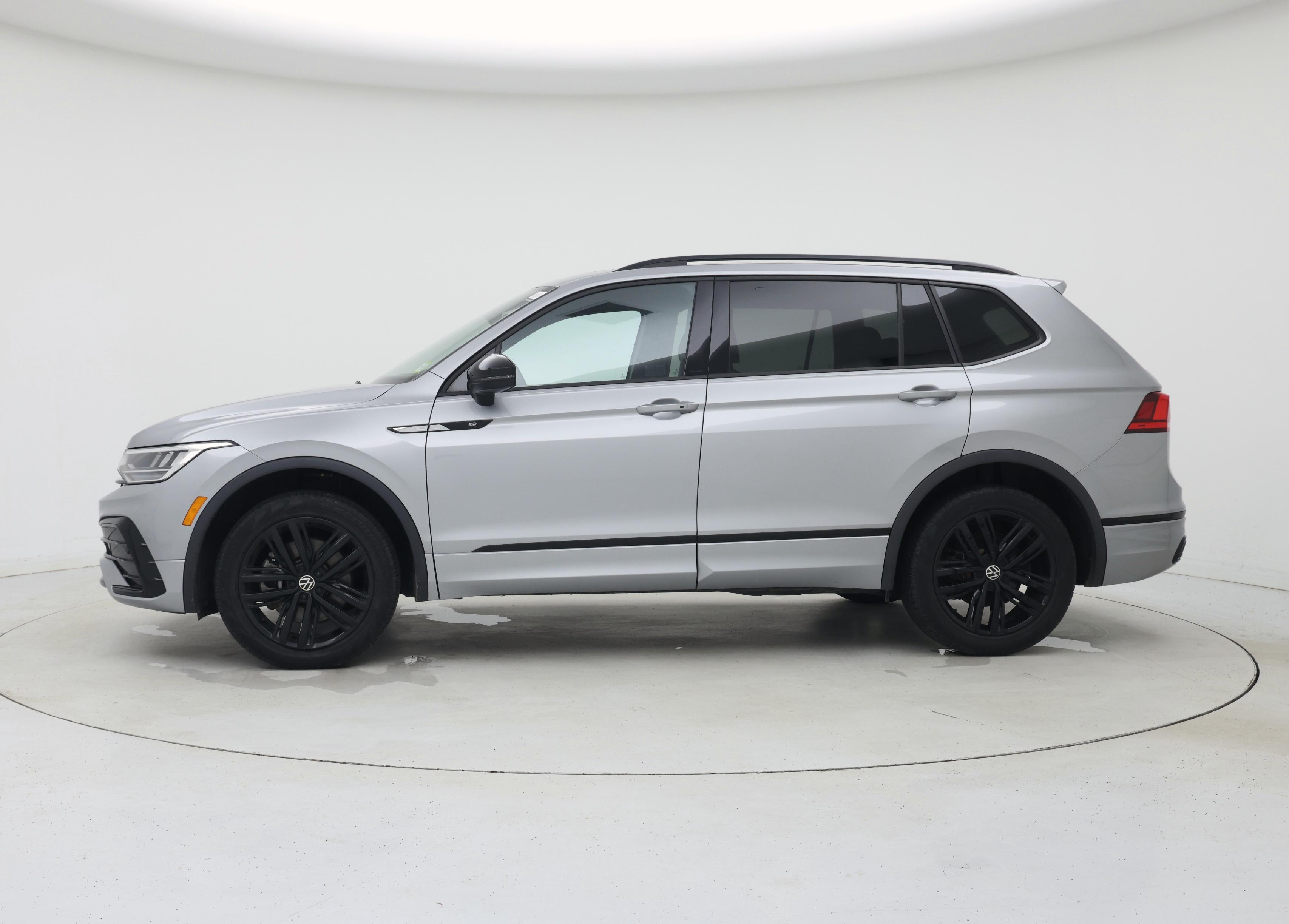 Thumbnail: 2022 Volkswagen Tiguan - 3