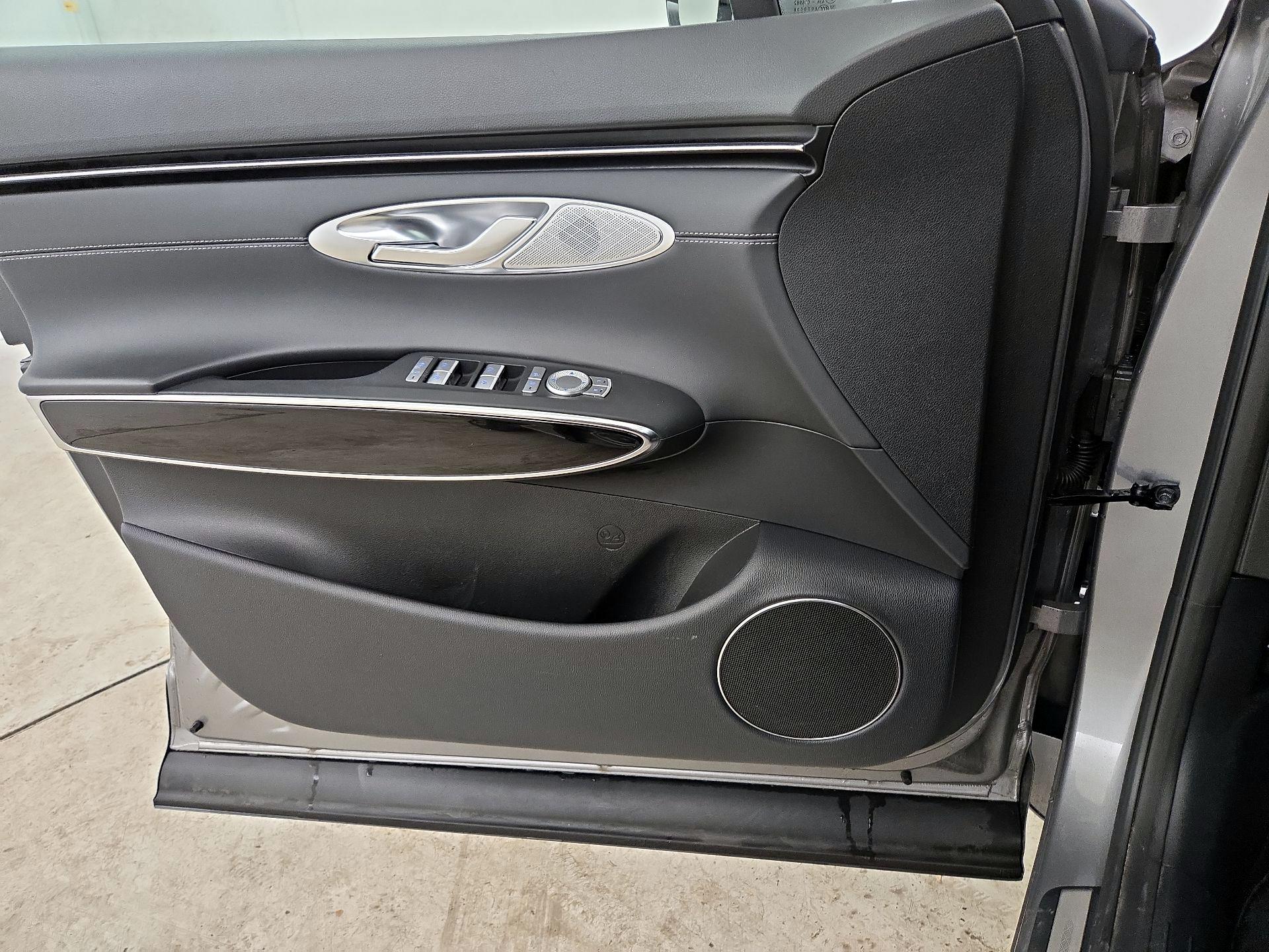 Thumbnail: 2025 Genesis GV70 - 12