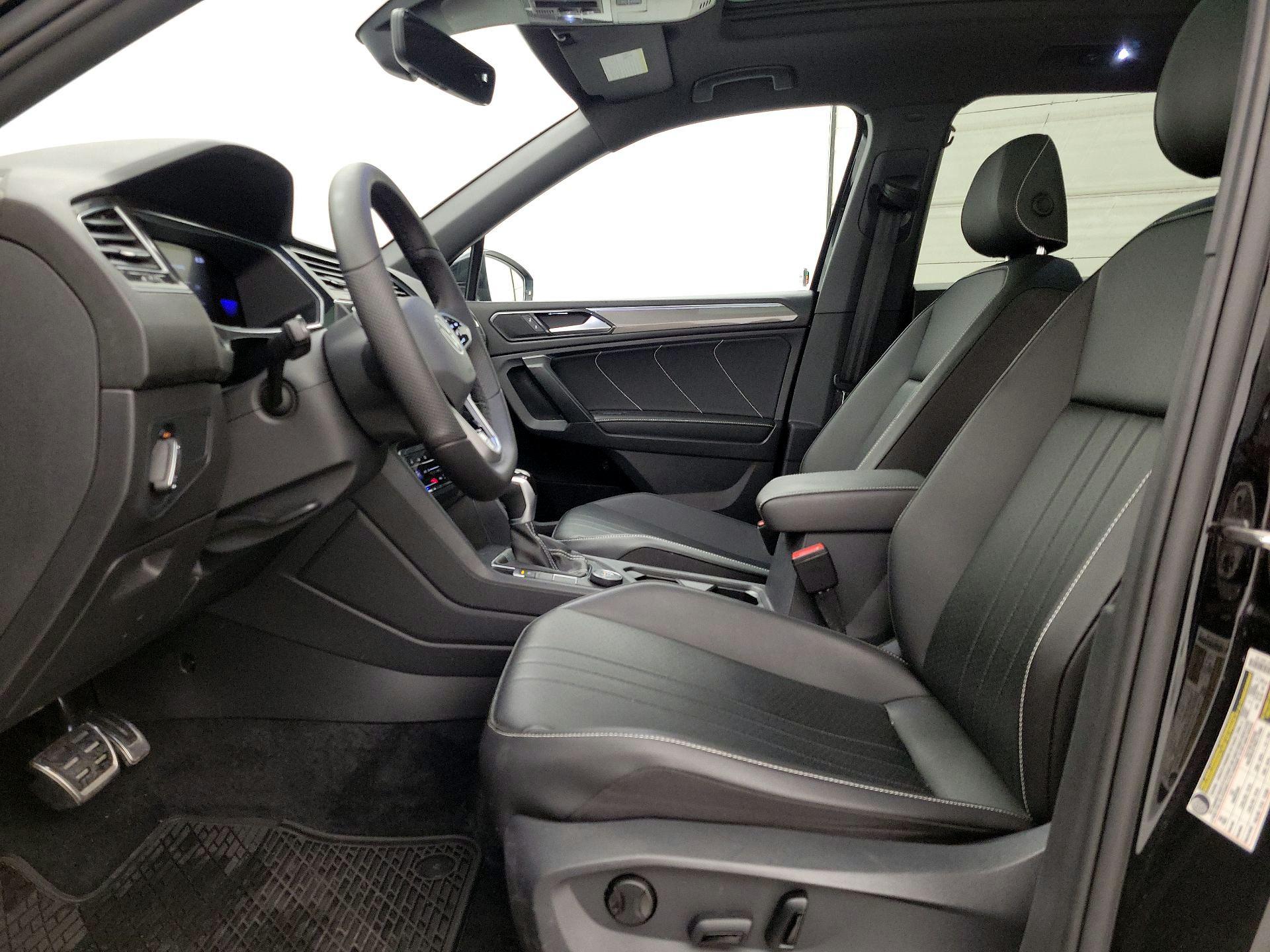 Thumbnail: 2022 Volkswagen Tiguan - 11