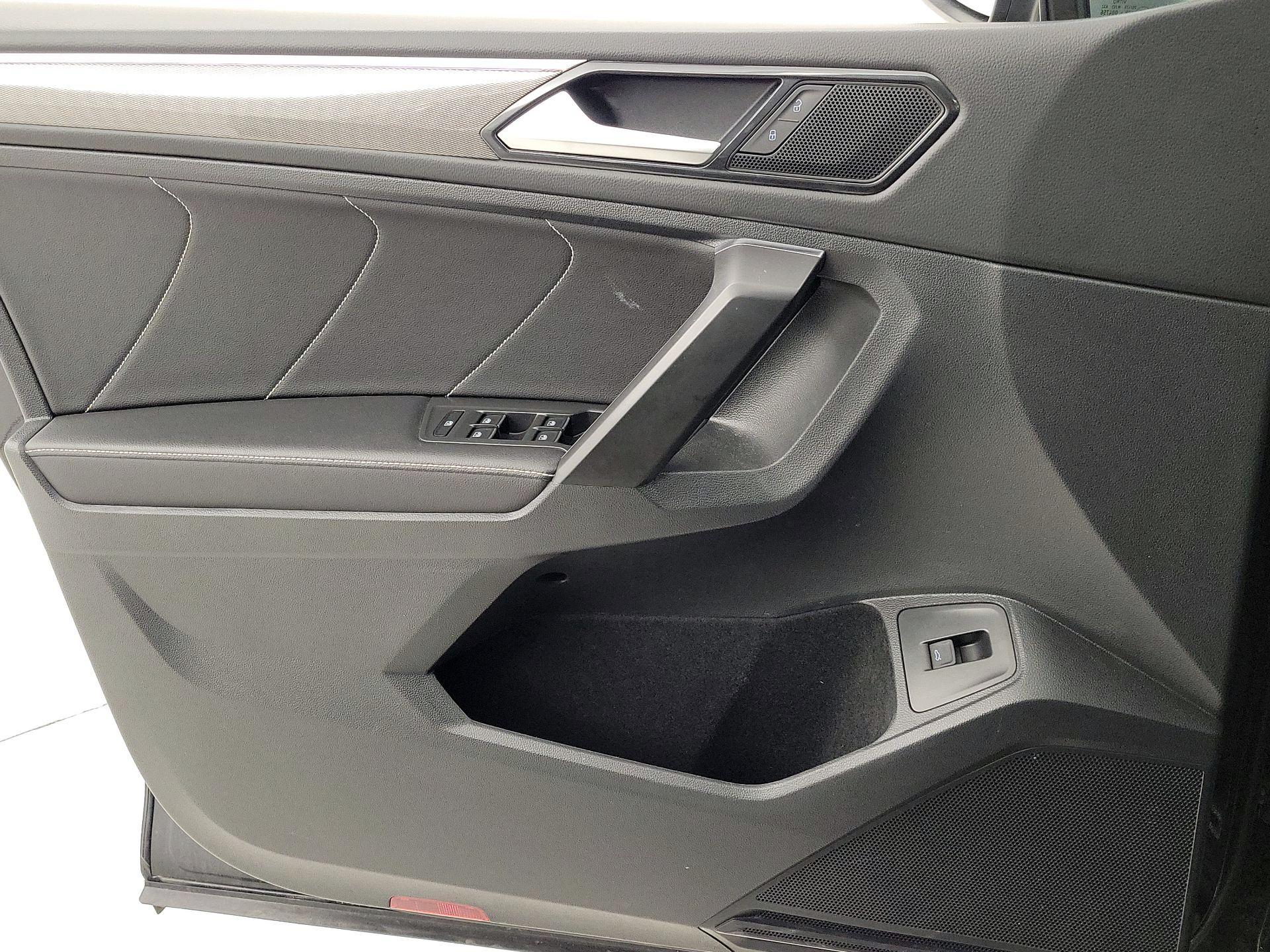 Thumbnail: 2022 Volkswagen Tiguan - 12