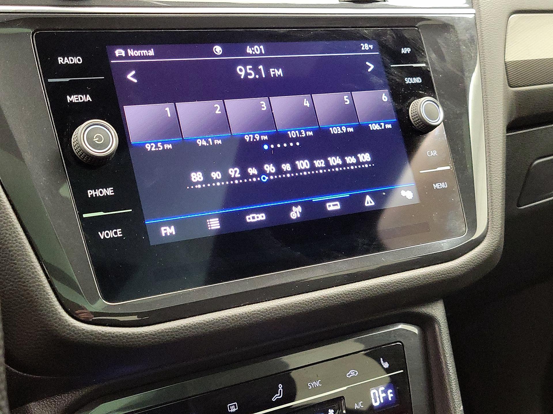 Thumbnail: 2022 Volkswagen Tiguan - 15