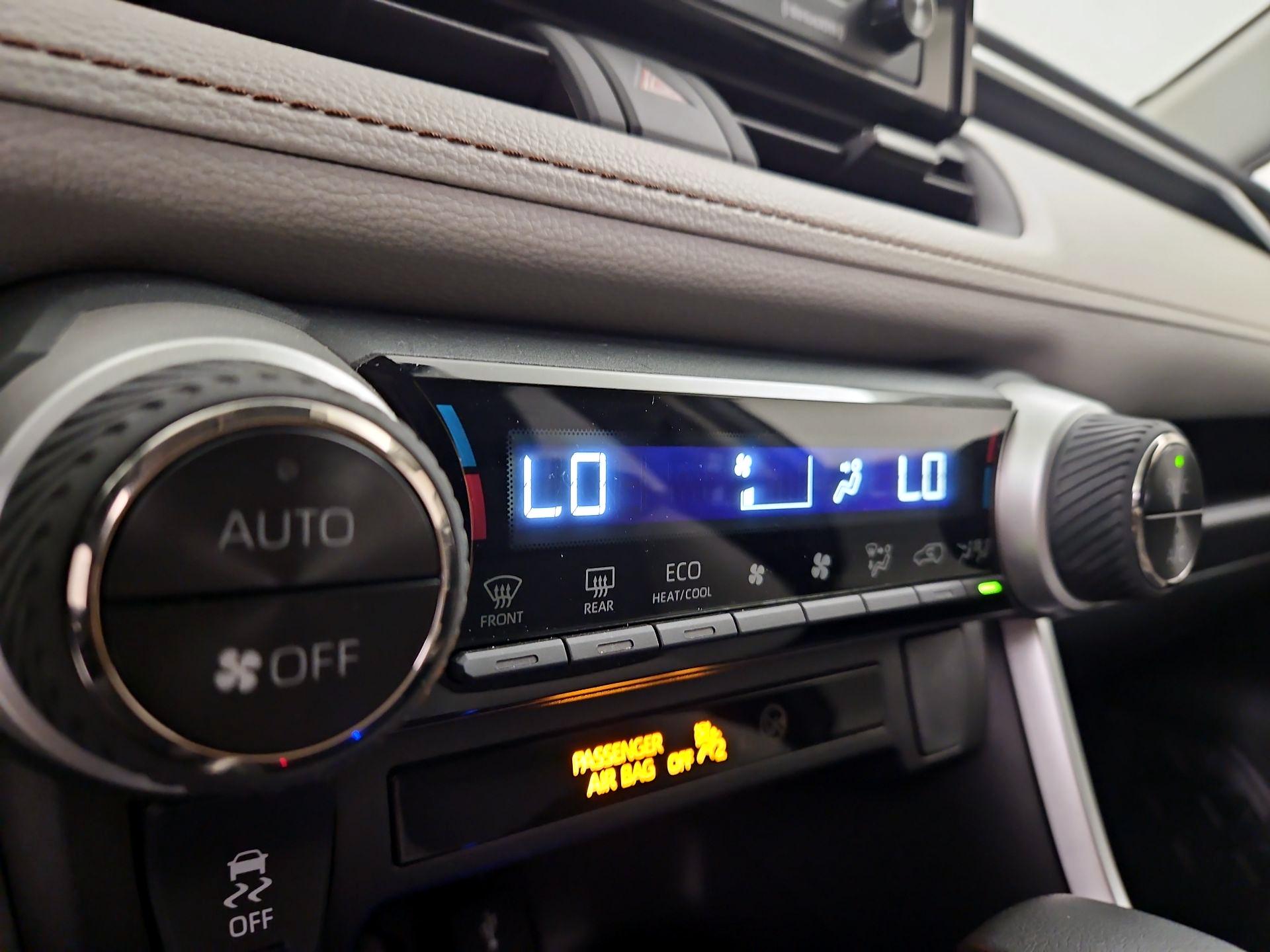 Thumbnail: 2020 Toyota RAV4 - 16