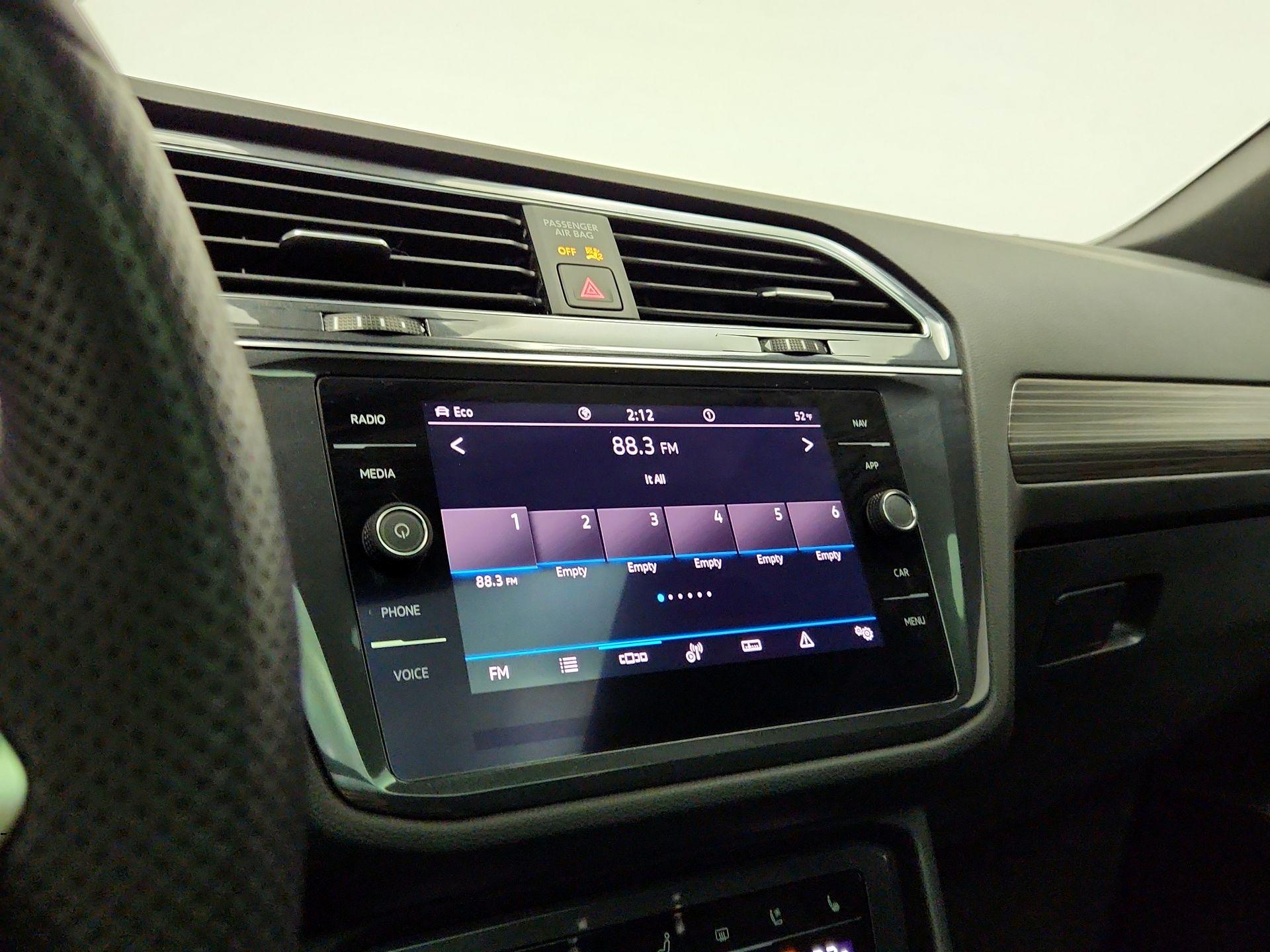 Thumbnail: 2022 Volkswagen Tiguan - 15