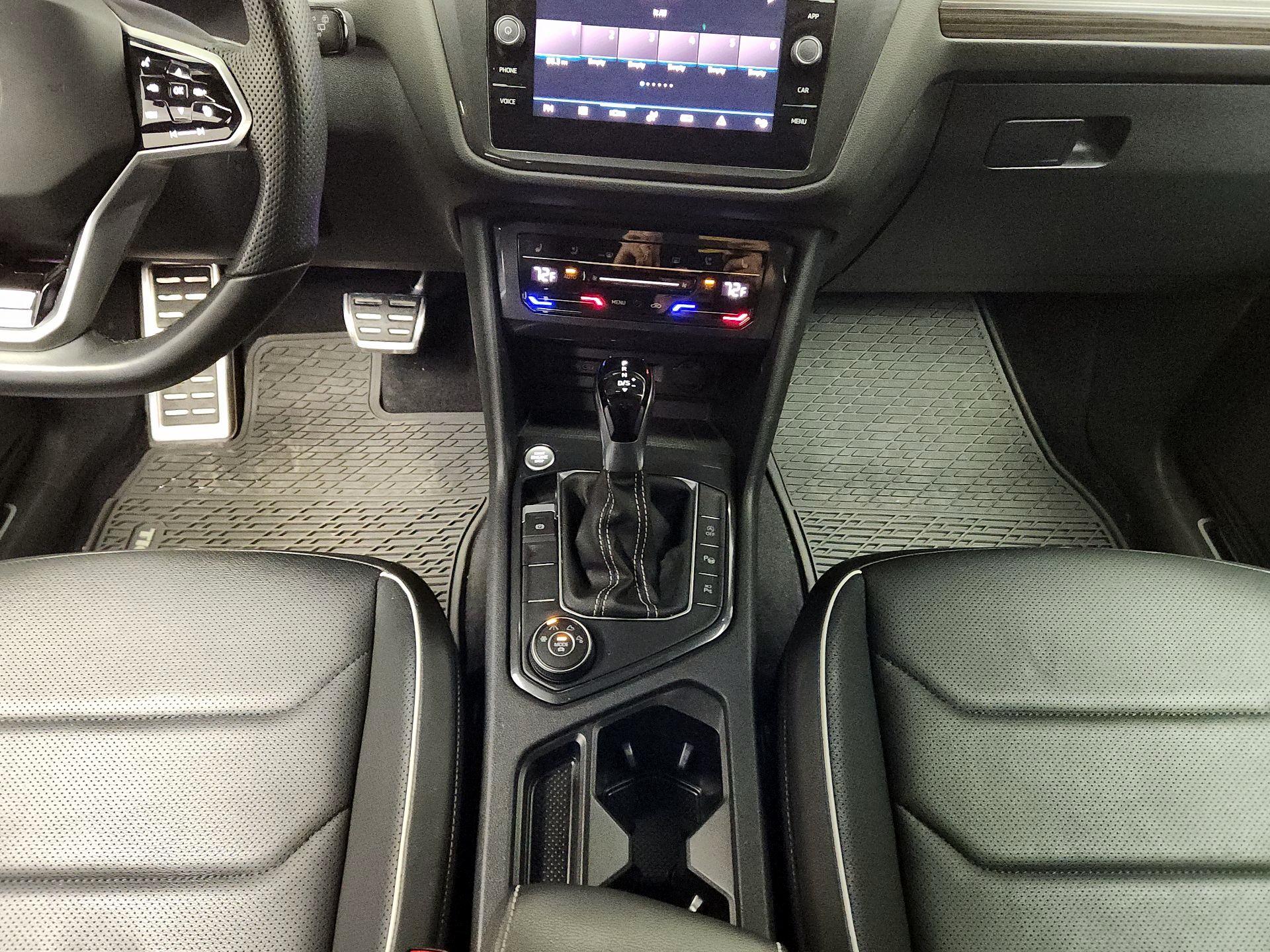 Thumbnail: 2022 Volkswagen Tiguan - 17