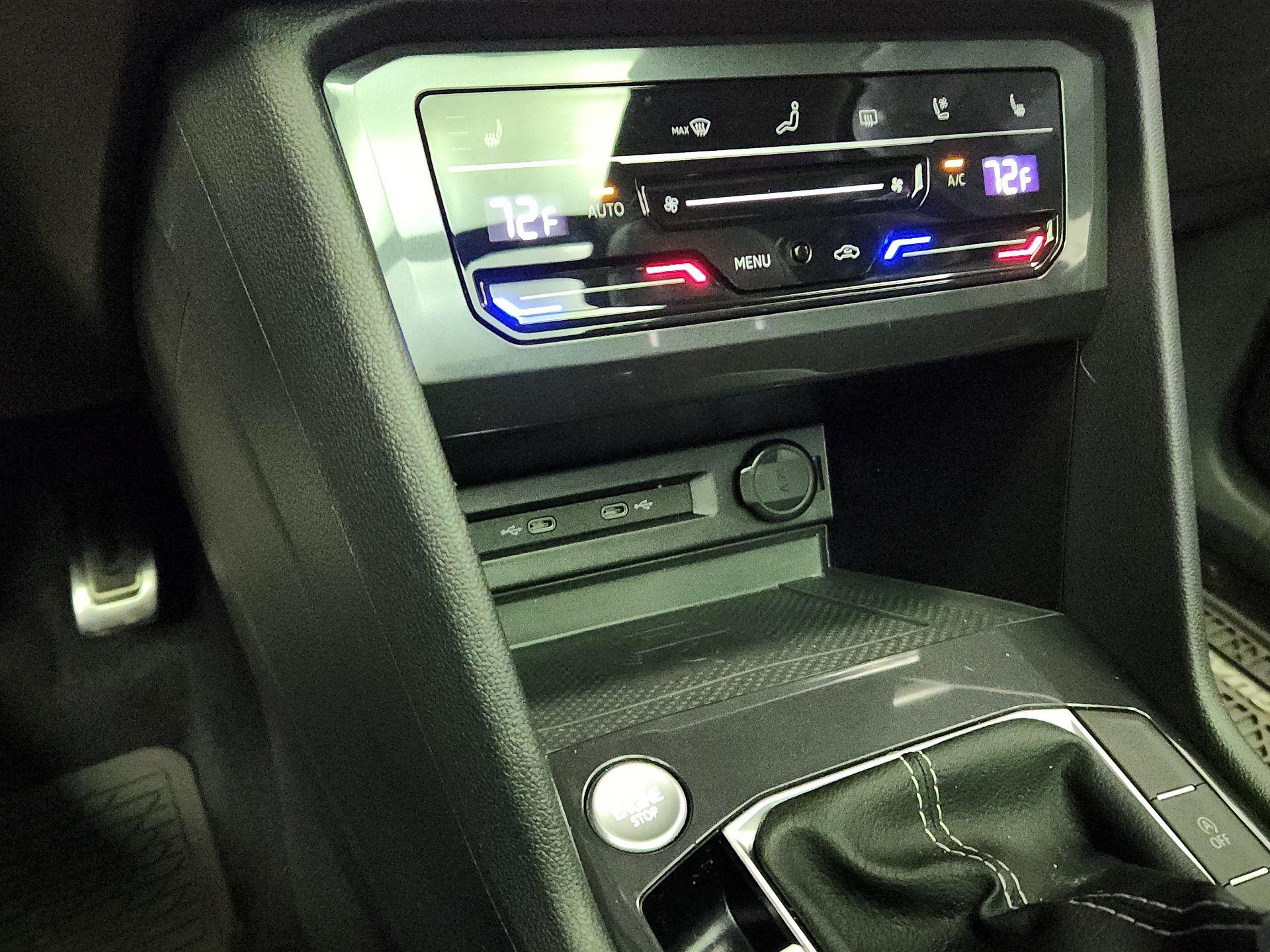 Thumbnail: 2022 Volkswagen Tiguan - 18