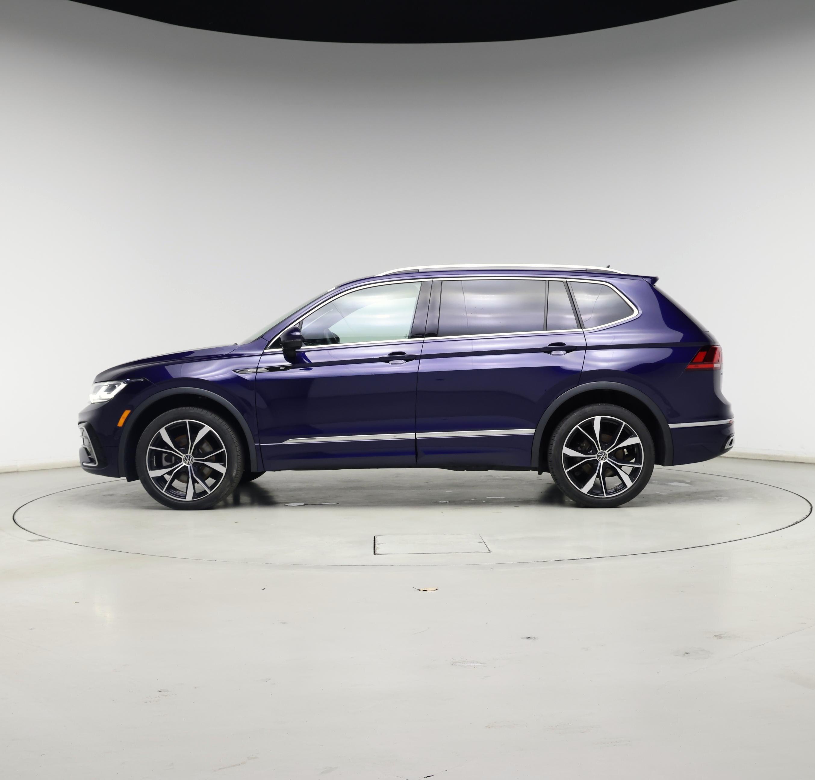 Thumbnail: 2022 Volkswagen Tiguan - 3