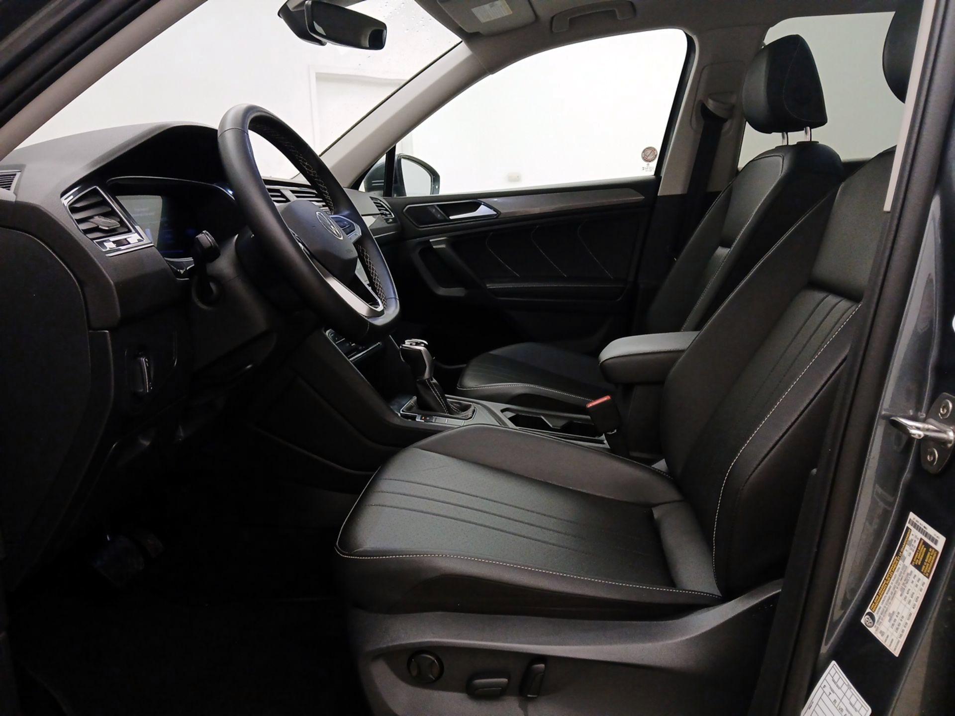 Thumbnail: 2024 Volkswagen Tiguan - 11