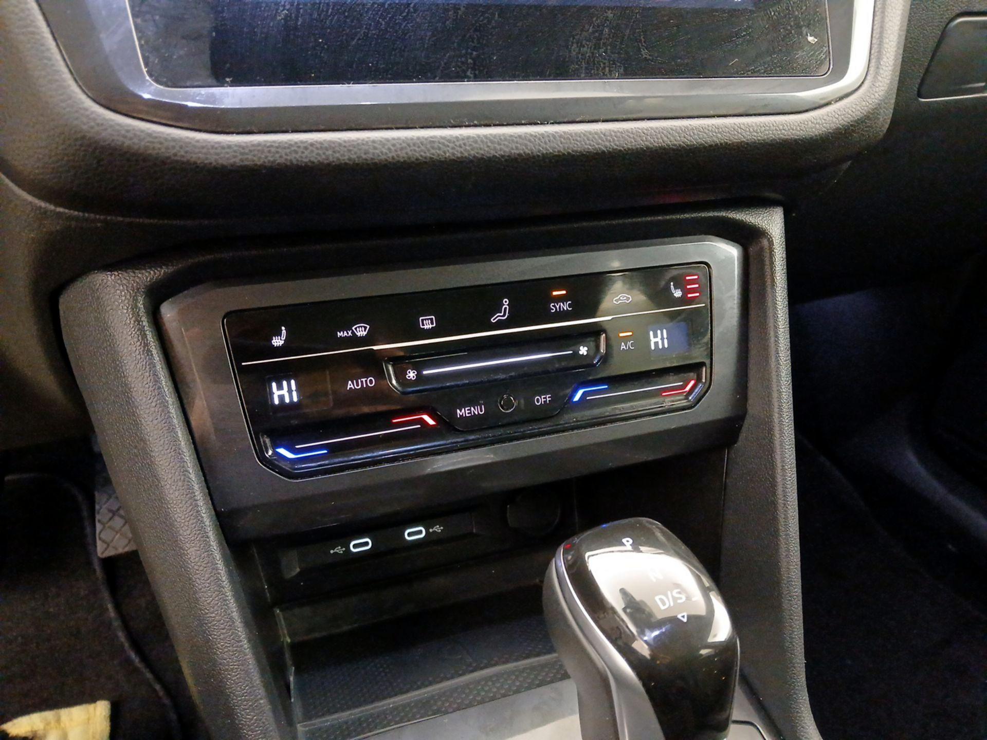 Thumbnail: 2024 Volkswagen Tiguan - 16