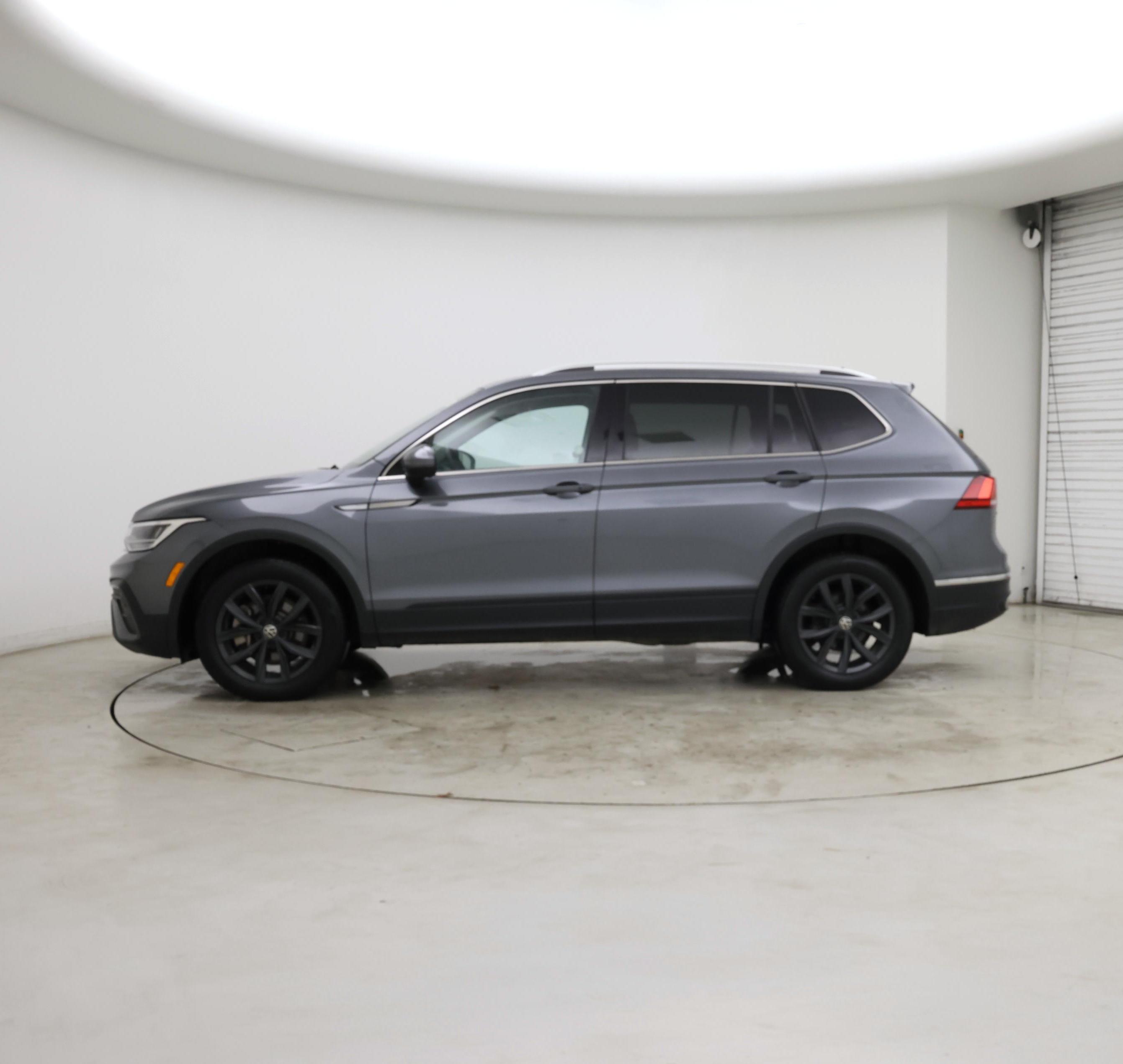 Thumbnail: 2024 Volkswagen Tiguan - 3