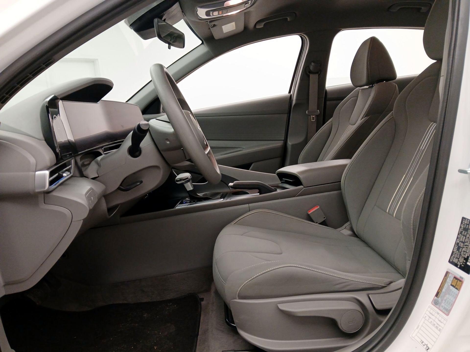 Thumbnail: 2024 Hyundai Elantra - 11