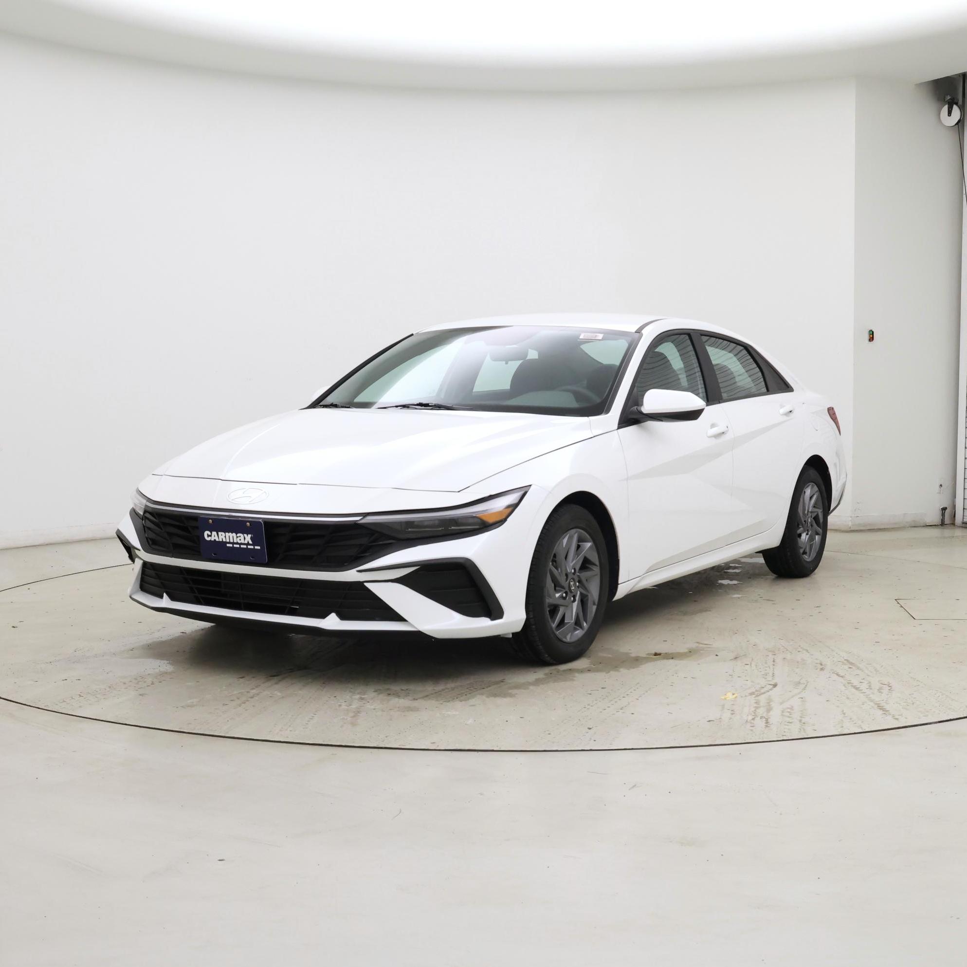 Thumbnail: 2024 Hyundai Elantra - 4