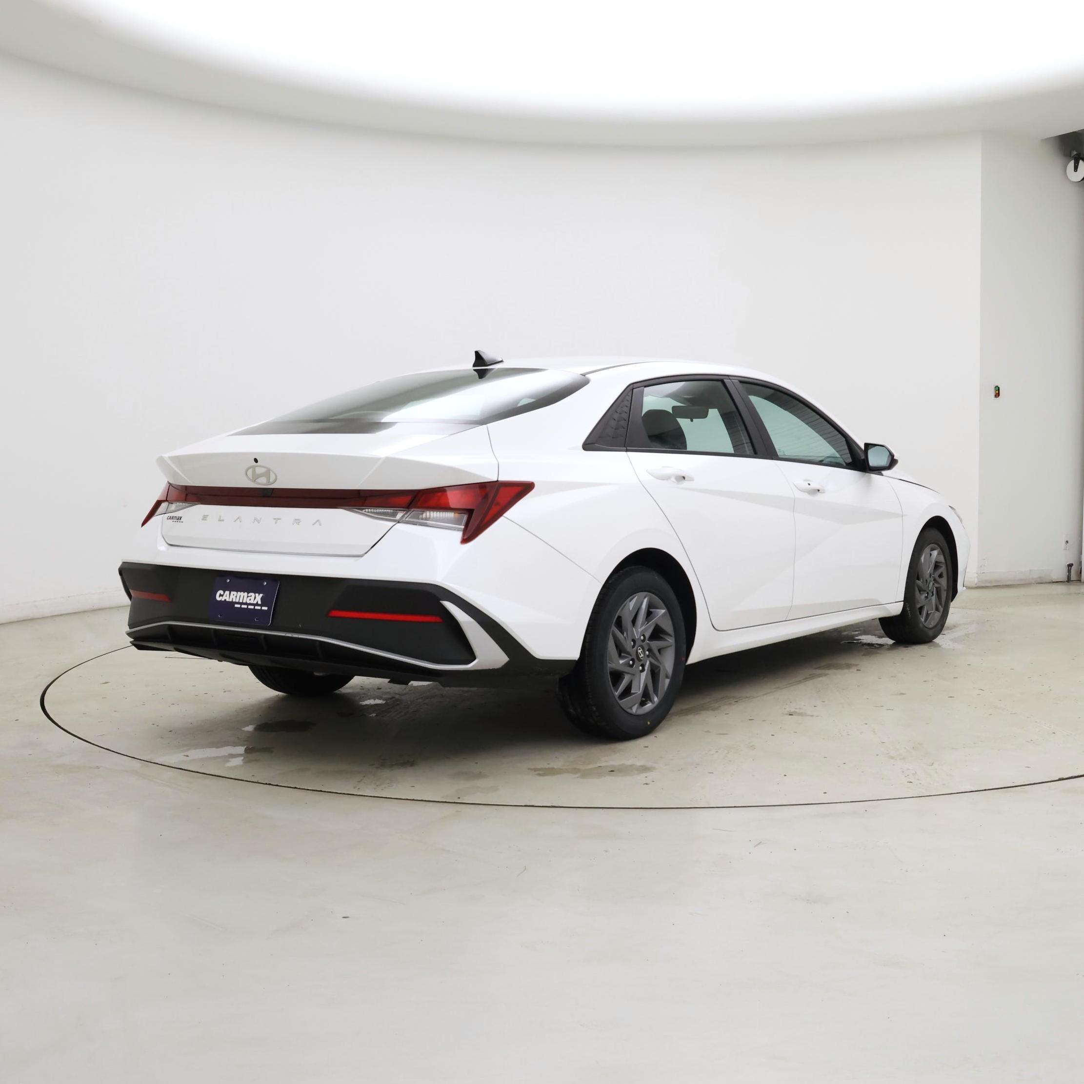 Thumbnail: 2024 Hyundai Elantra - 8