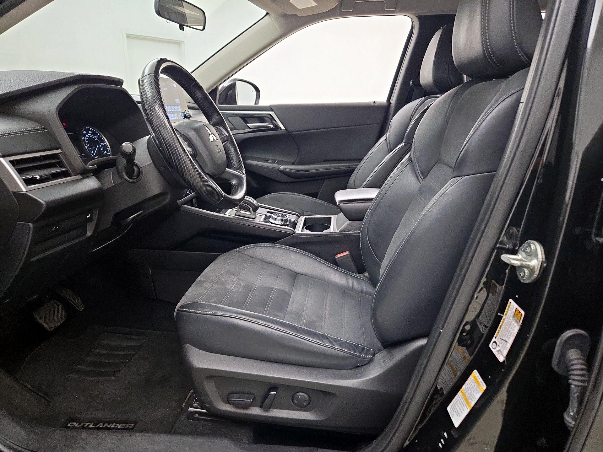 Thumbnail: 2022 Mitsubishi Outlander - 11