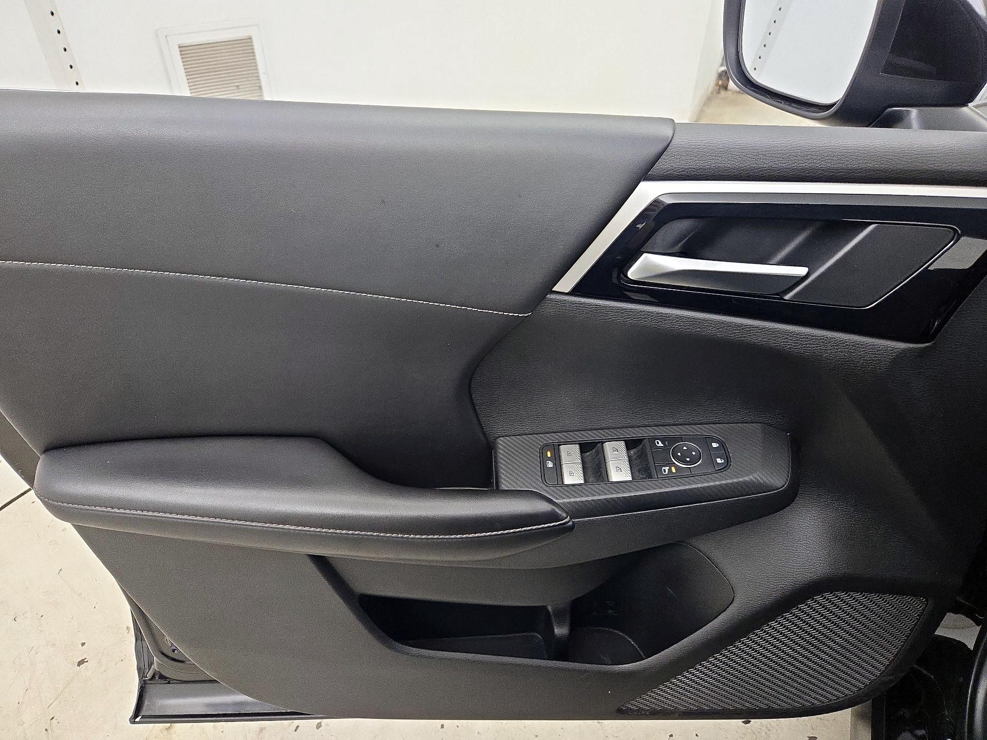 Thumbnail: 2022 Mitsubishi Outlander - 12