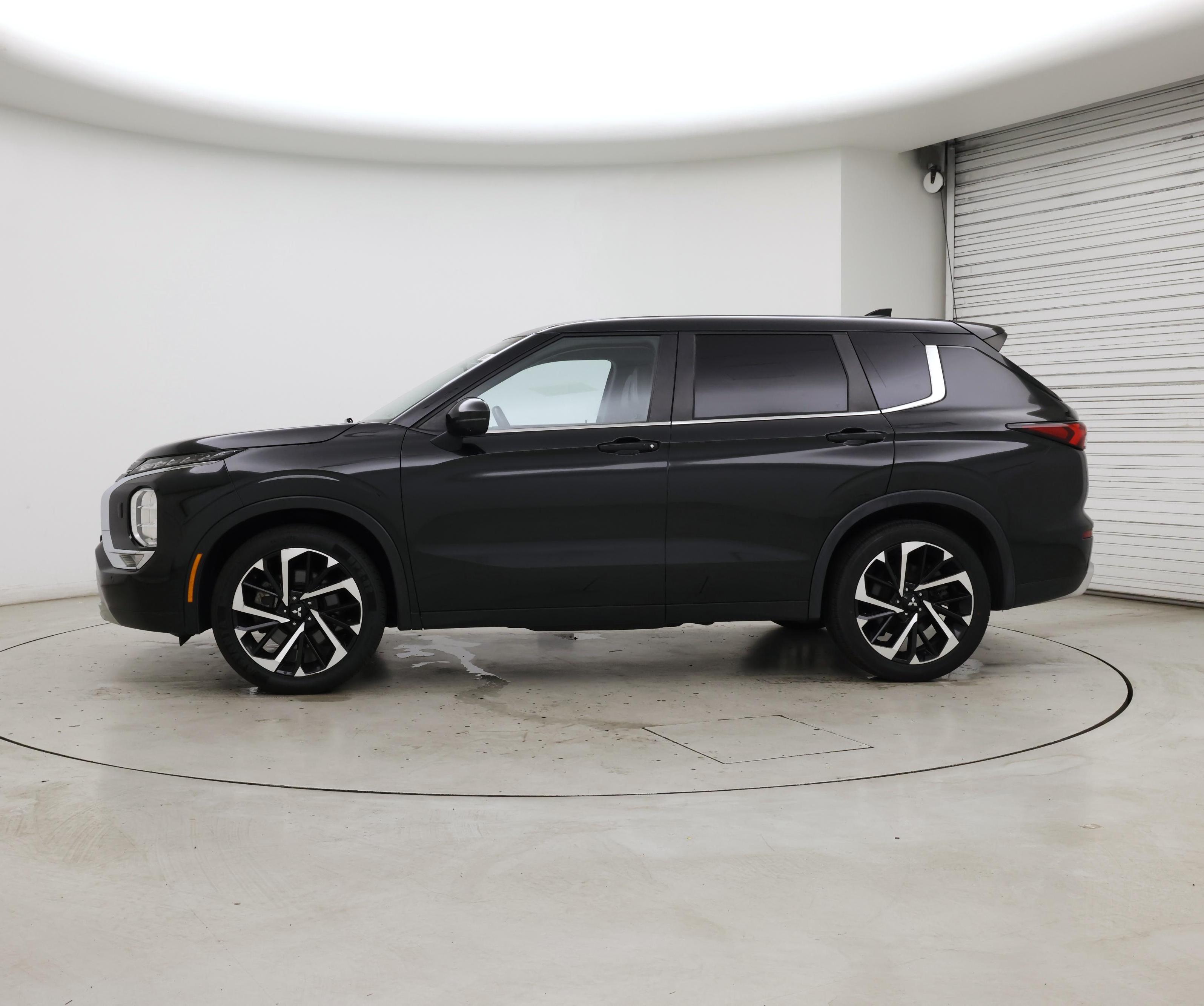 Thumbnail: 2022 Mitsubishi Outlander - 3