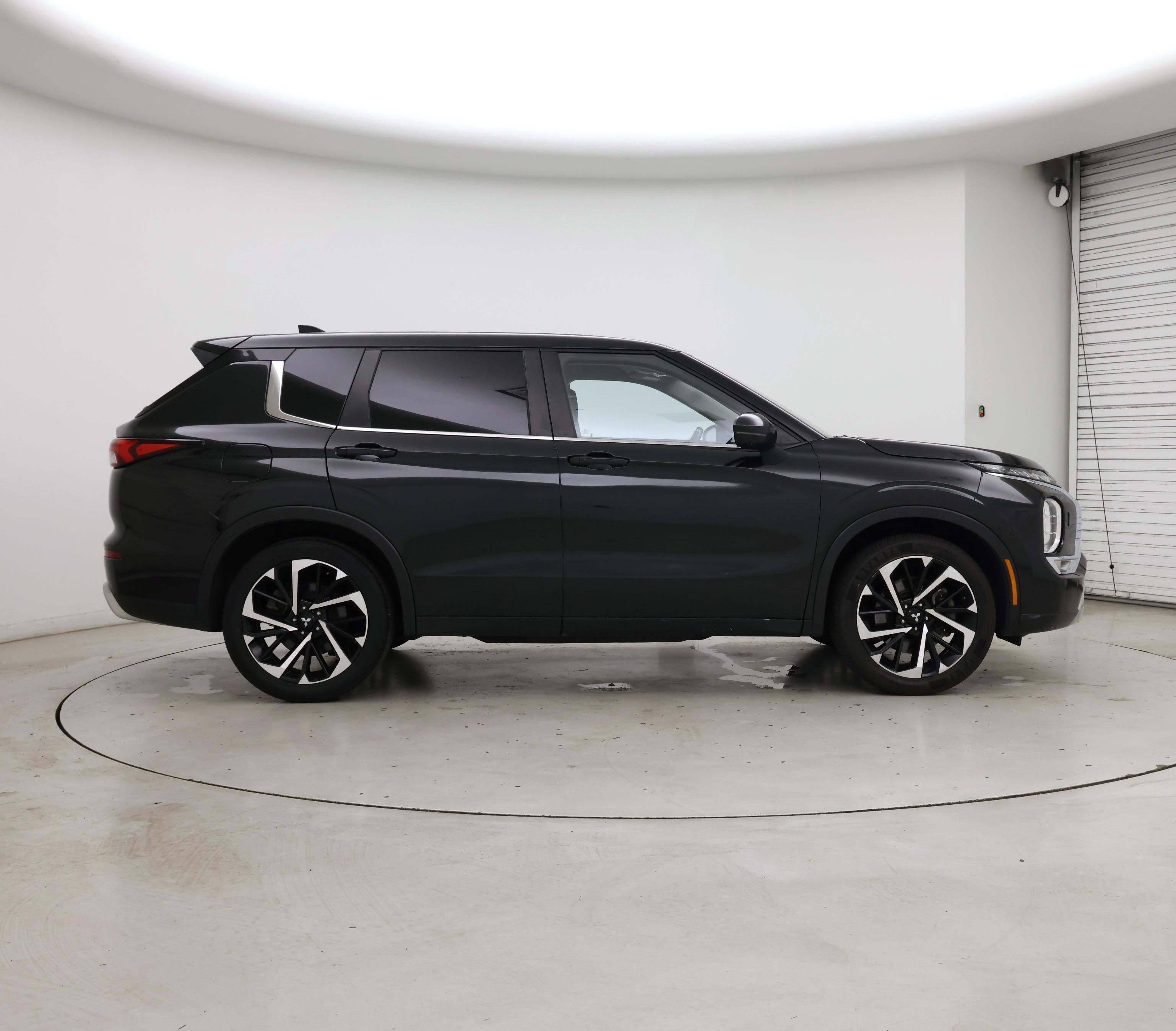 Thumbnail: 2022 Mitsubishi Outlander - 7