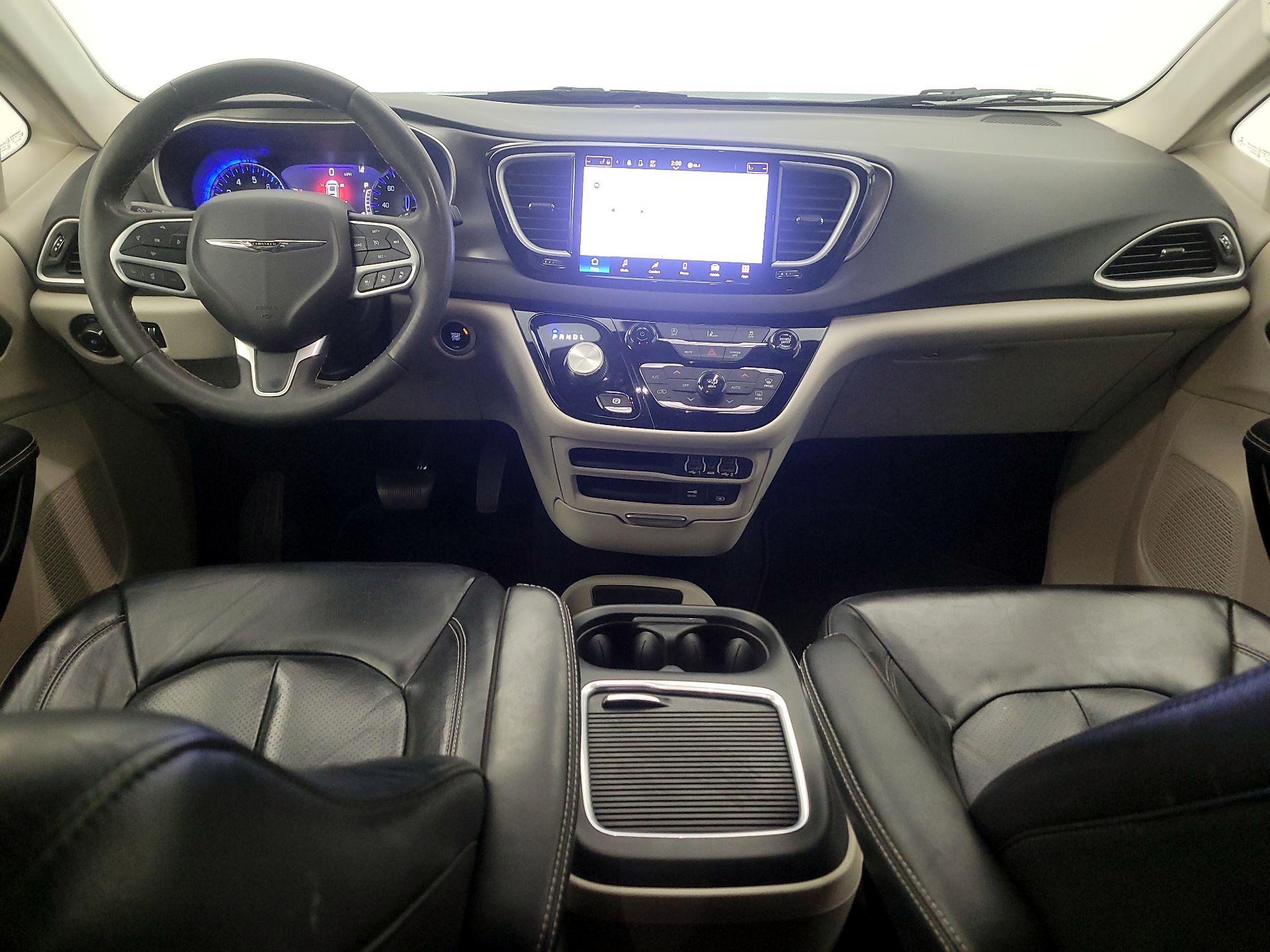 Thumbnail: 2022 Chrysler Pacifica - 9