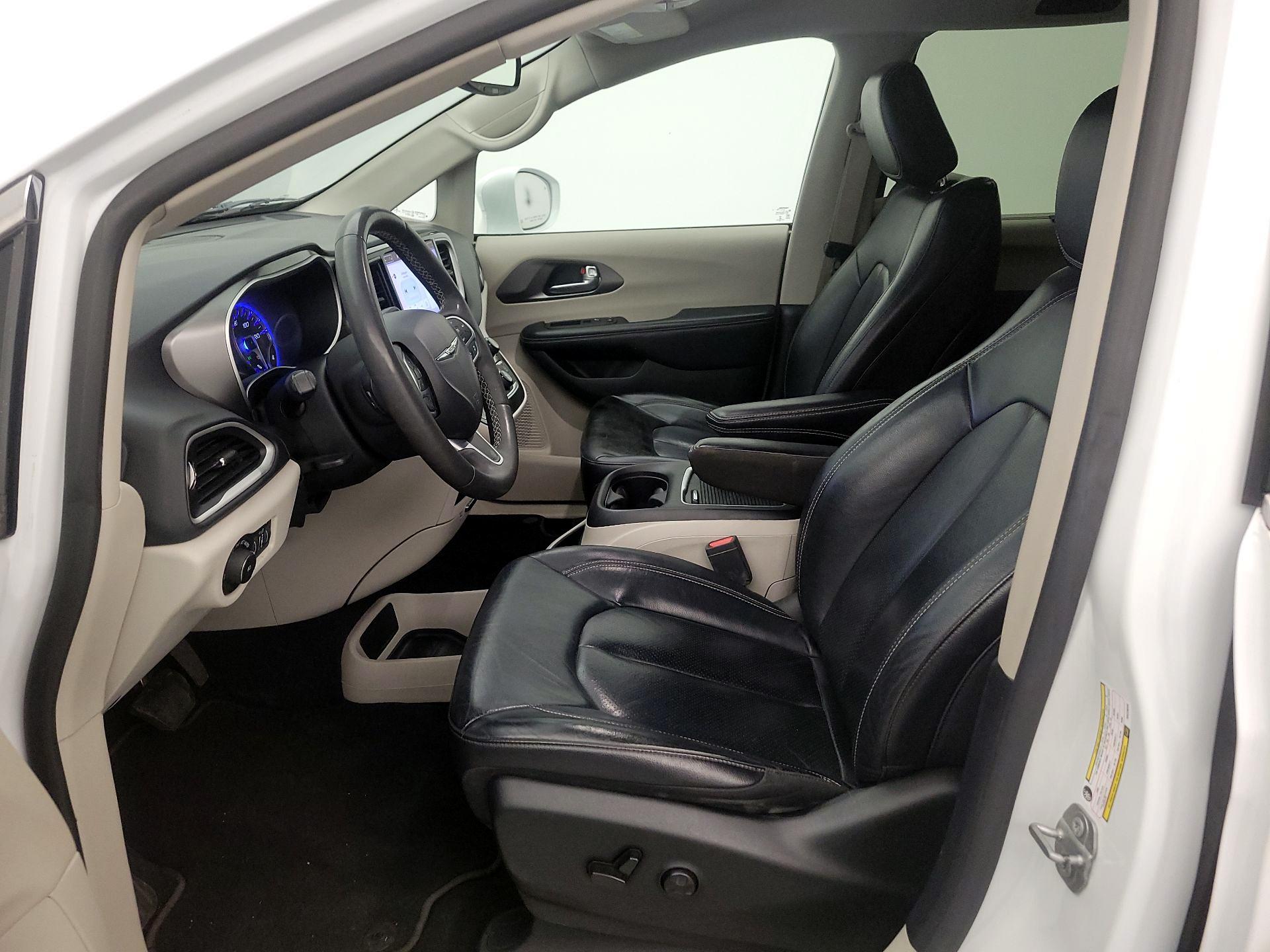 Thumbnail: 2022 Chrysler Pacifica - 11