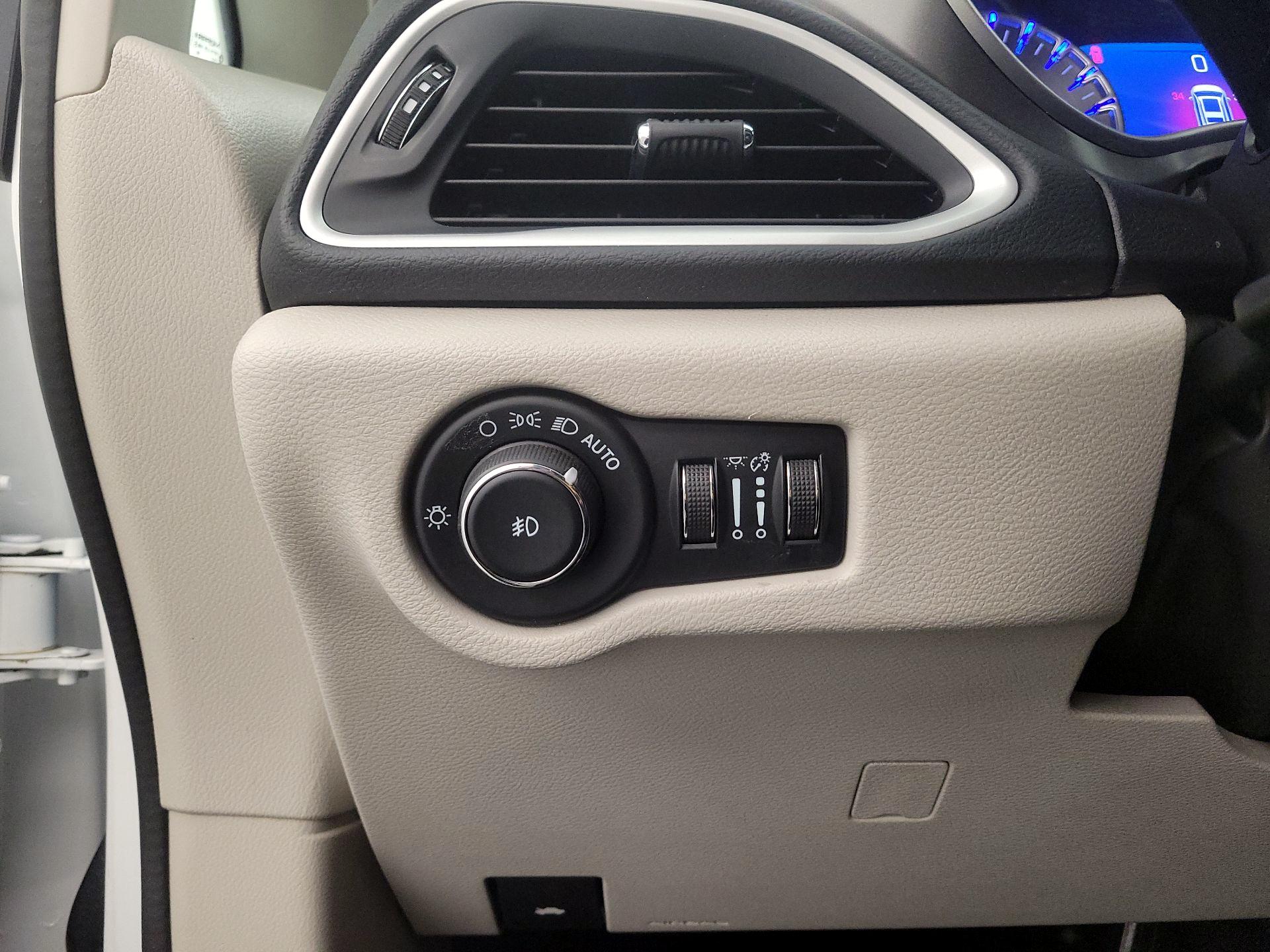 Thumbnail: 2022 Chrysler Pacifica - 13