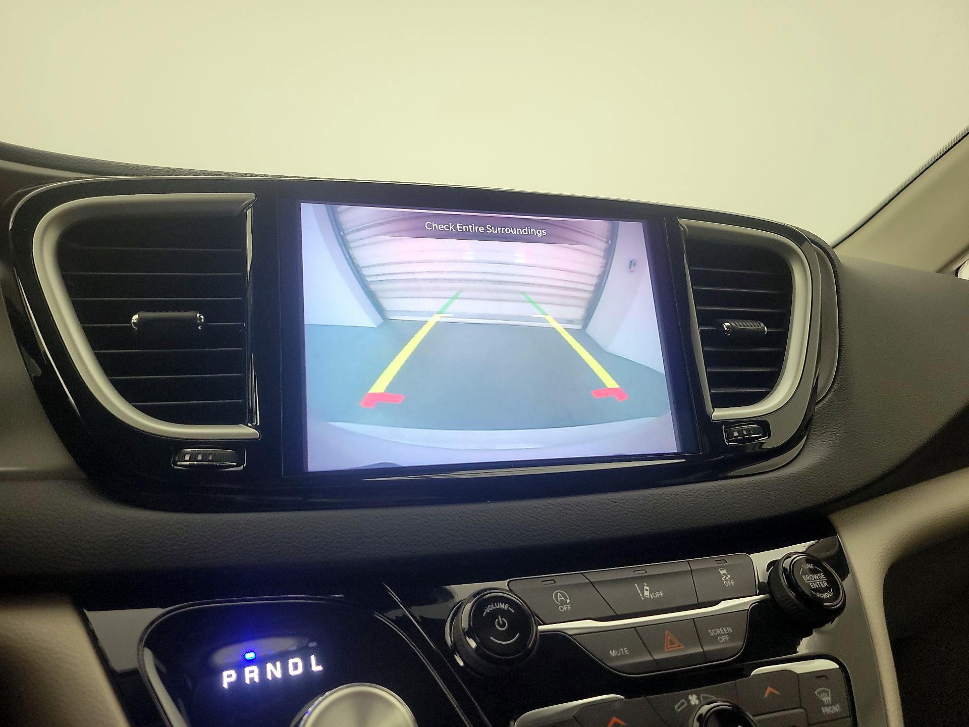 Thumbnail: 2022 Chrysler Pacifica - 14