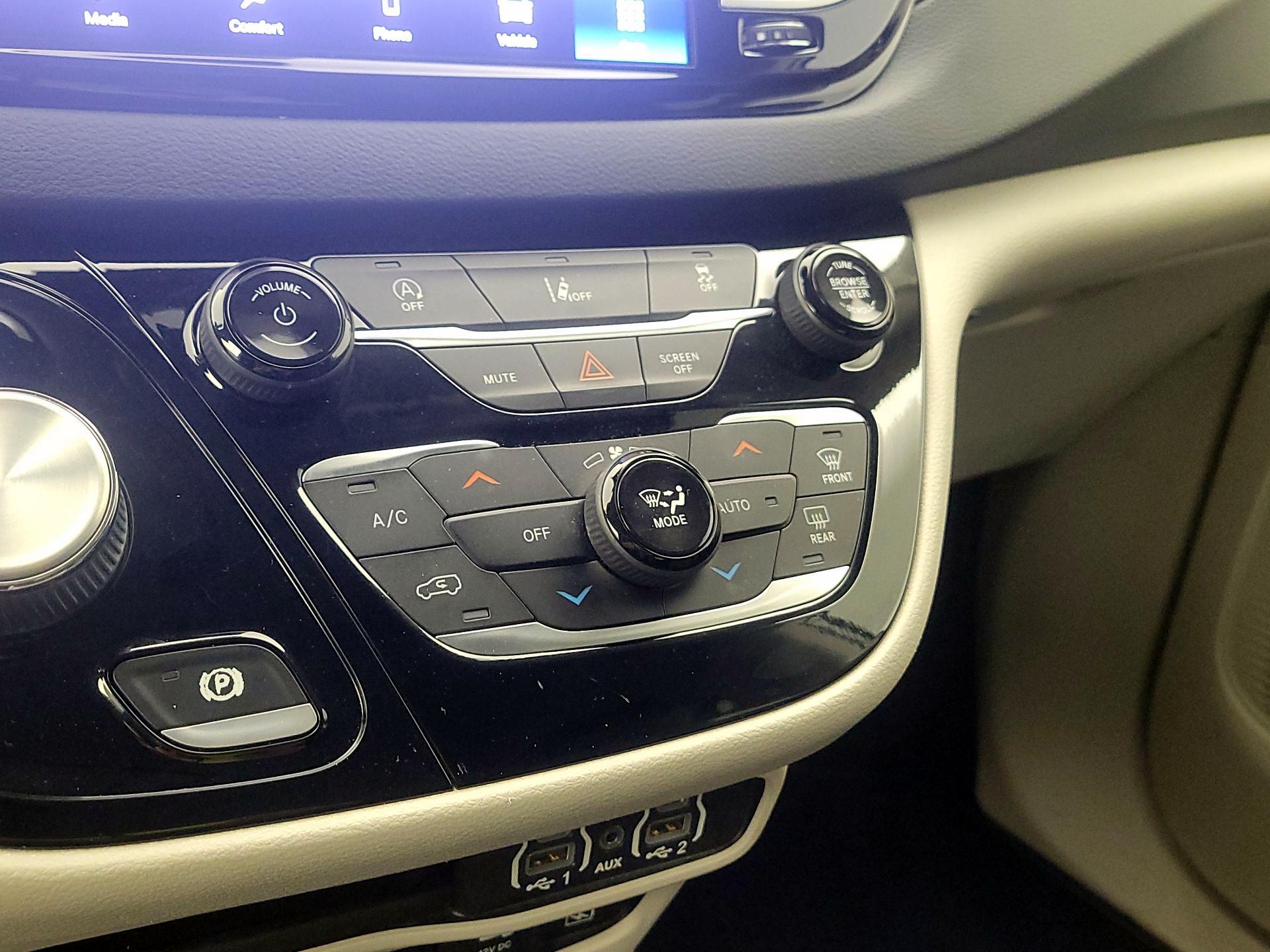 Thumbnail: 2022 Chrysler Pacifica - 16