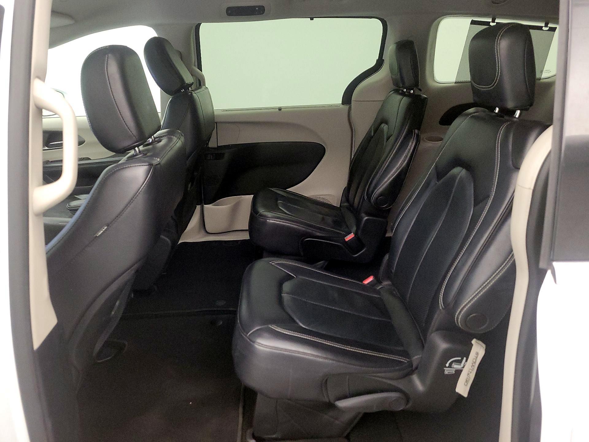 Thumbnail: 2022 Chrysler Pacifica - 19