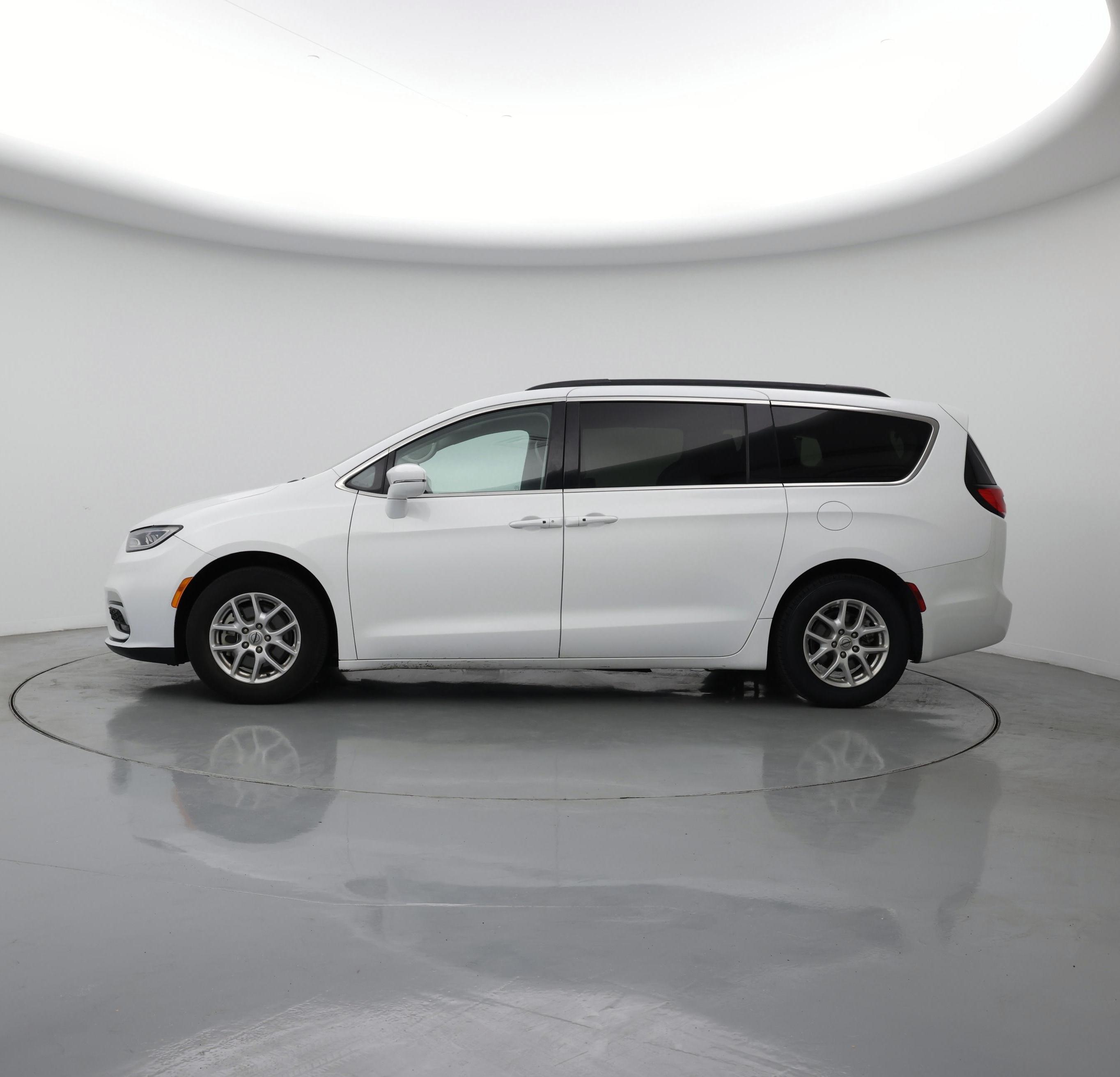 Thumbnail: 2022 Chrysler Pacifica - 3