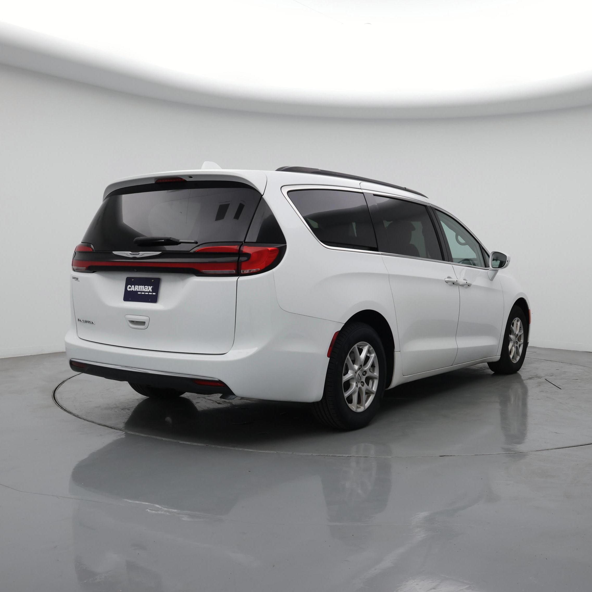 Thumbnail: 2022 Chrysler Pacifica - 8
