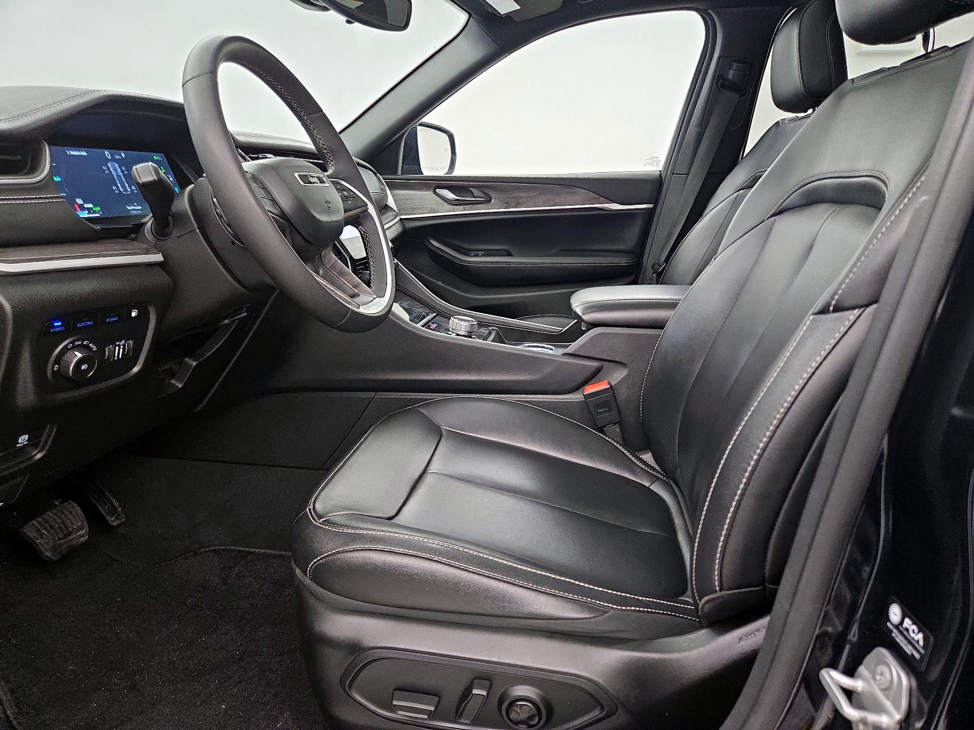 Thumbnail: 2024 Jeep Grand Cherokee - 11