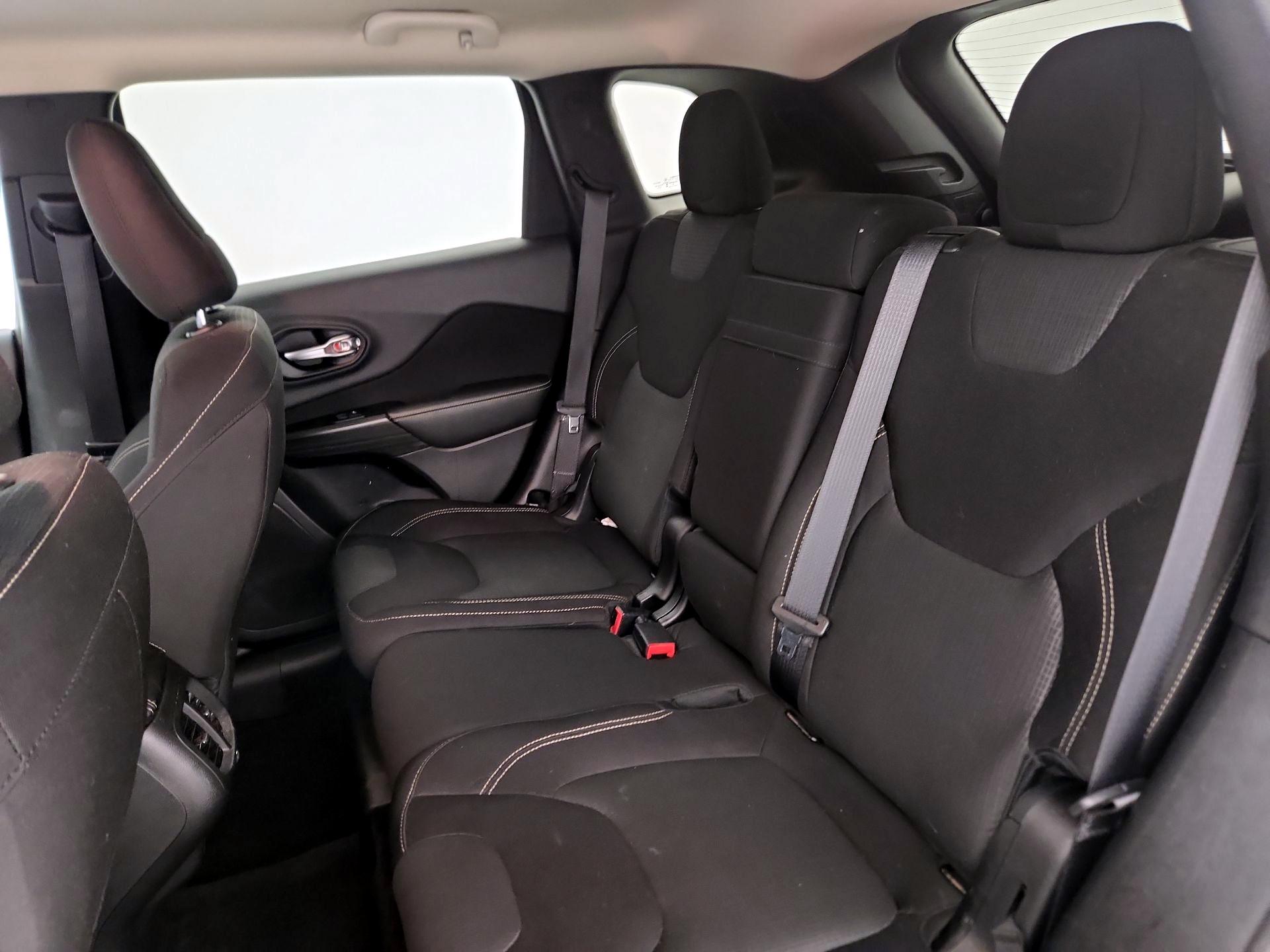 Thumbnail: 2015 Jeep Cherokee - 20