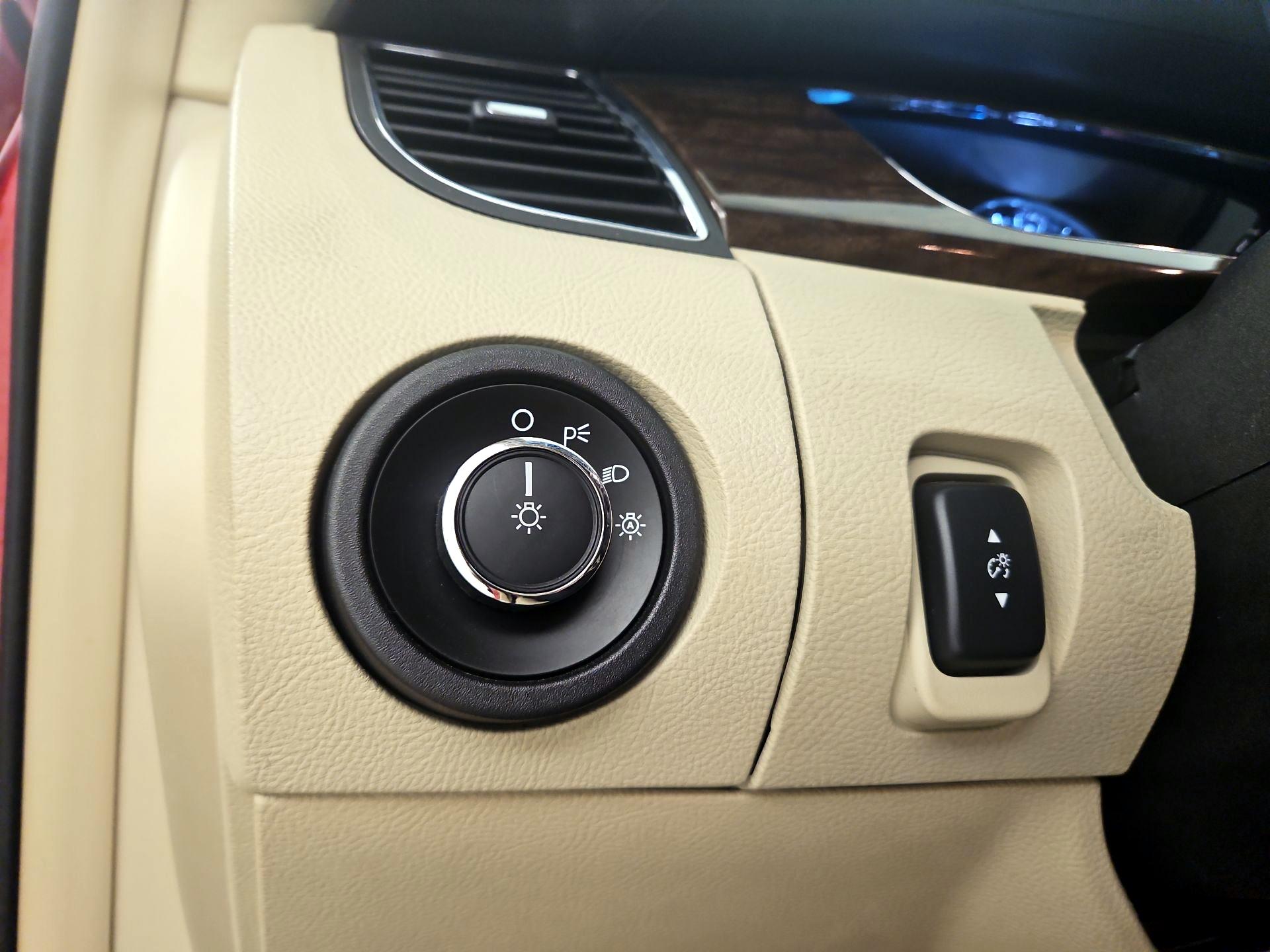 Thumbnail: 2016 Ford Taurus - 13