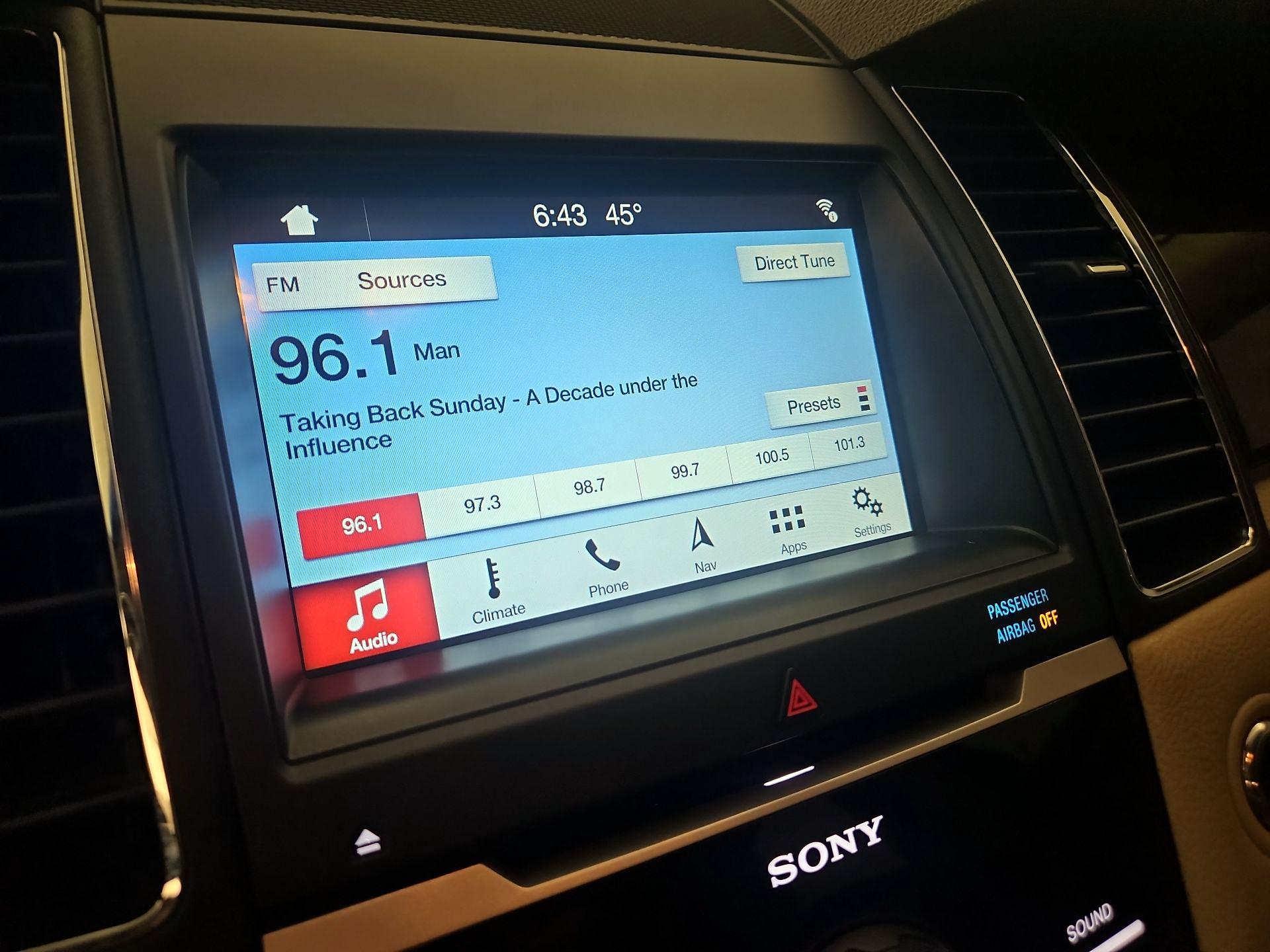 Thumbnail: 2016 Ford Taurus - 16