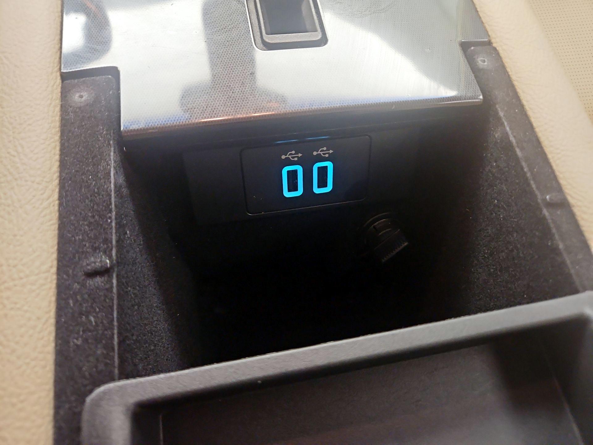 Thumbnail: 2016 Ford Taurus - 19