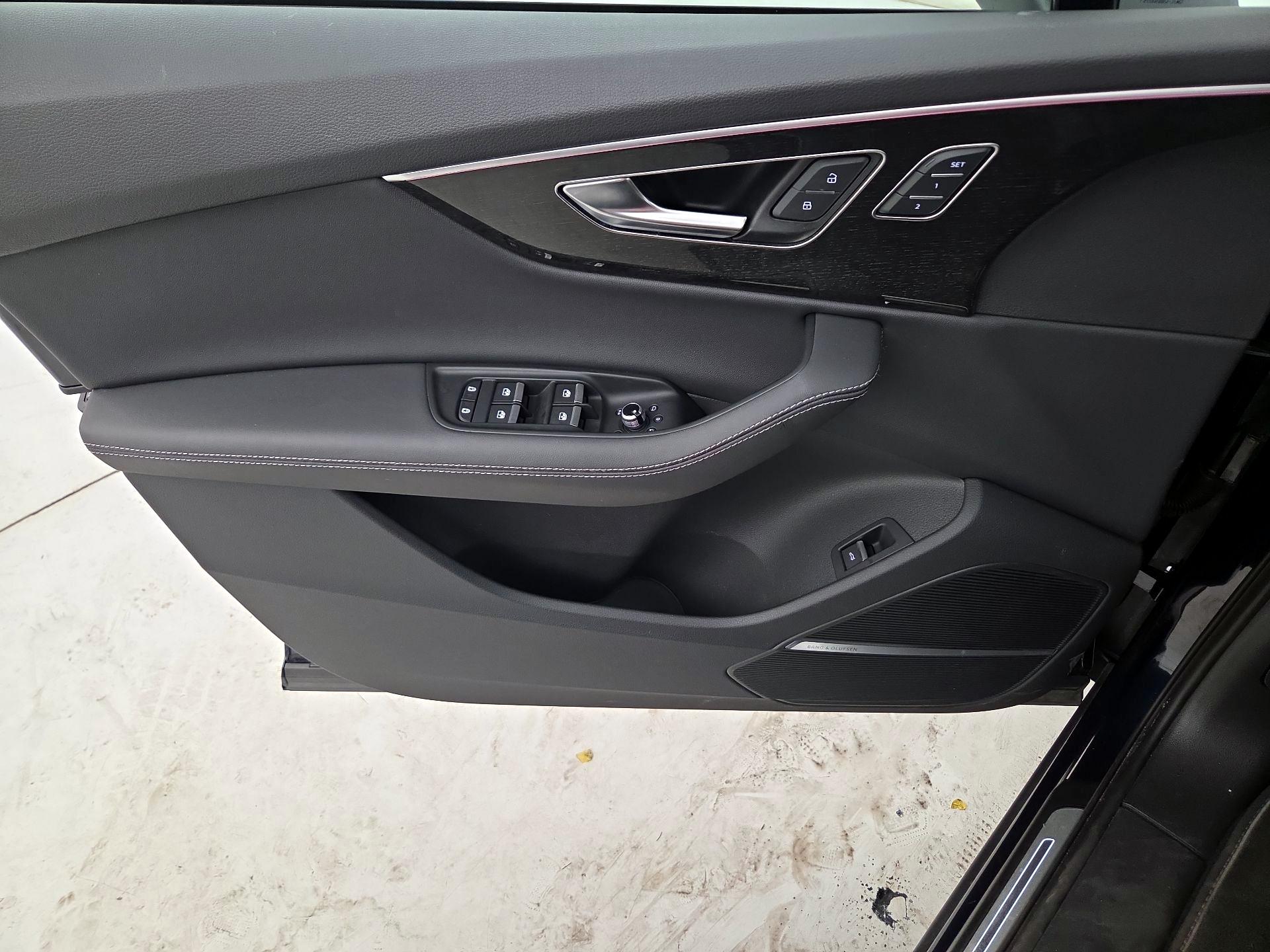 Thumbnail: 2025 Audi Q7 - 12