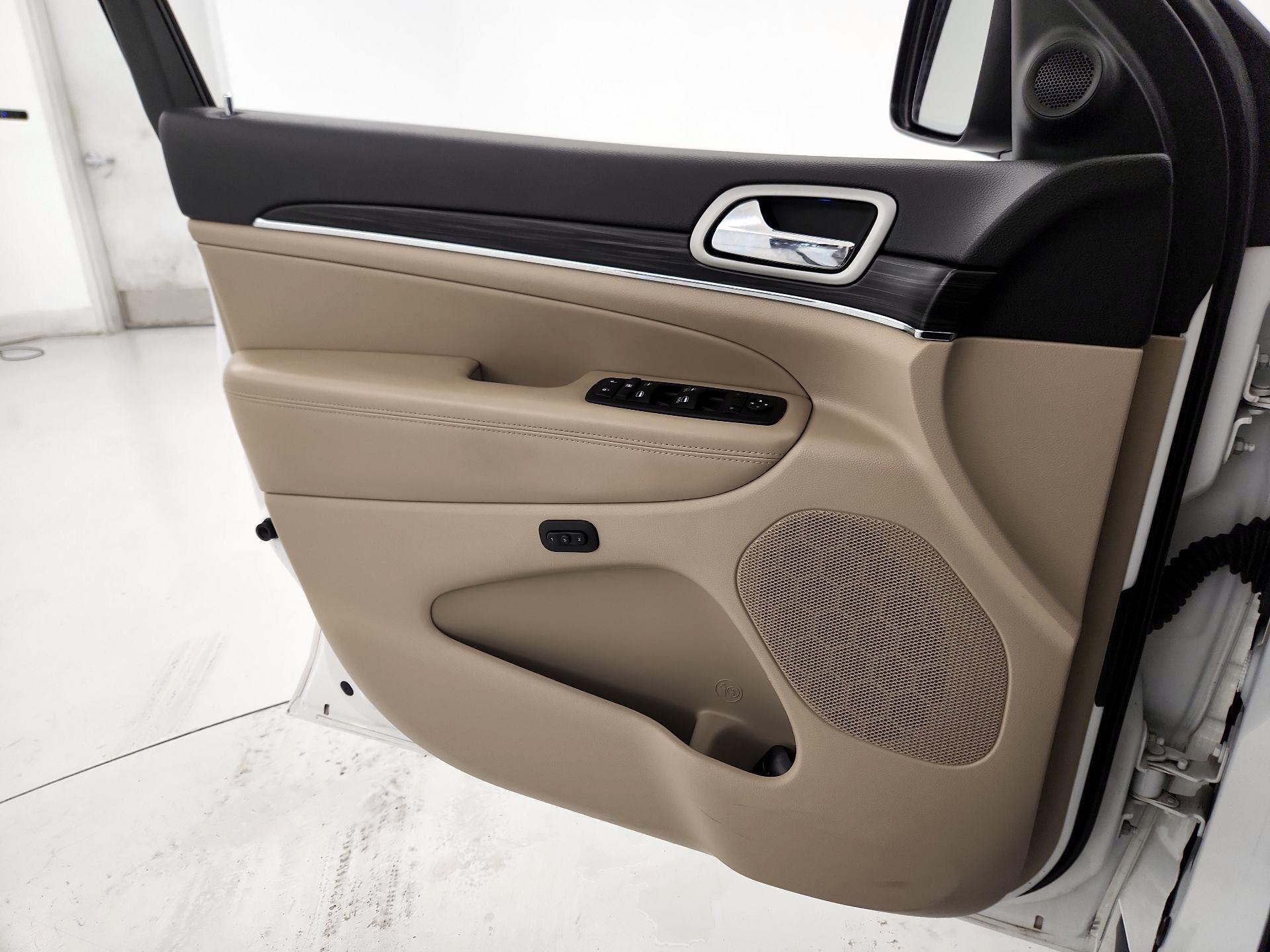 Thumbnail: 2021 Jeep Grand Cherokee - 12