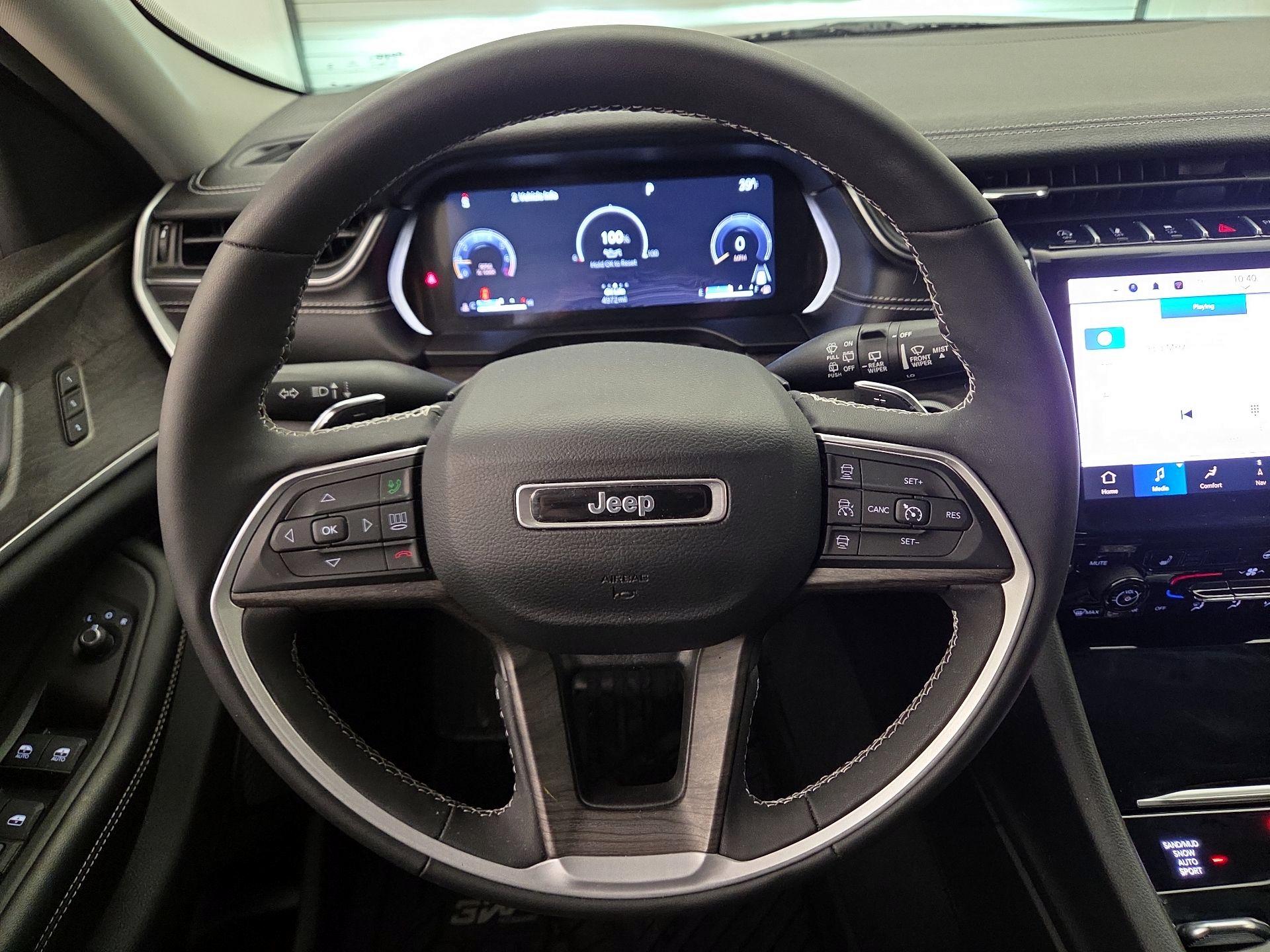 Thumbnail: 2023 Jeep Grand Cherokee - 10