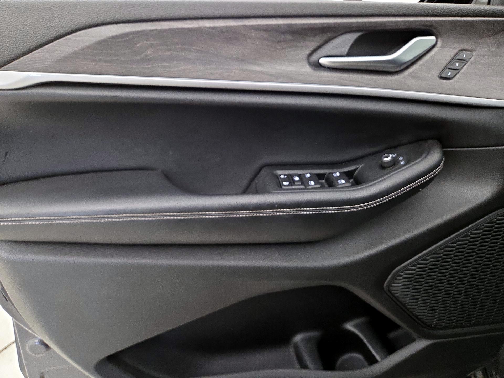 Thumbnail: 2023 Jeep Grand Cherokee - 12